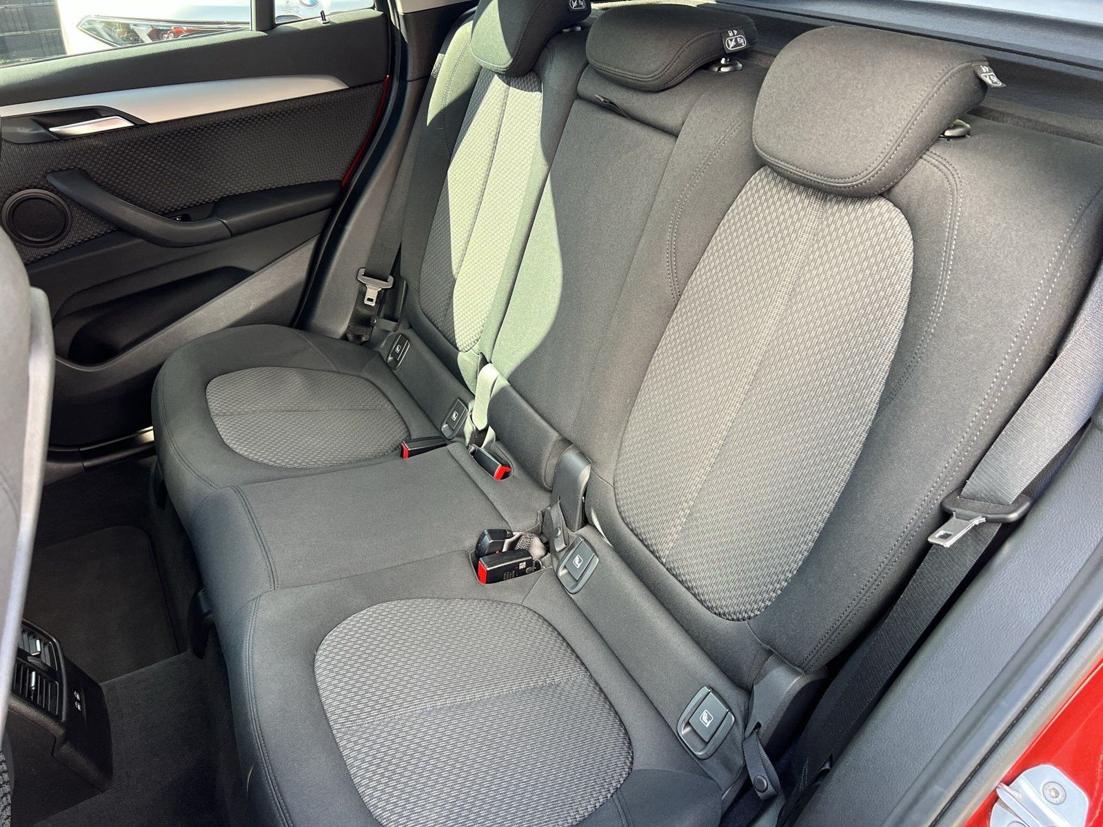 BMW X1 sDrive18i ADVANTAGE NAVI PDC HIFI LED LENKRAD foto 12