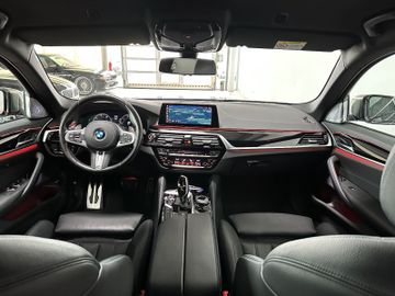 Fahrzeugabbildung BMW M550d xD ACC HUD 360° B&W DAB DisplKey SoftCl TV