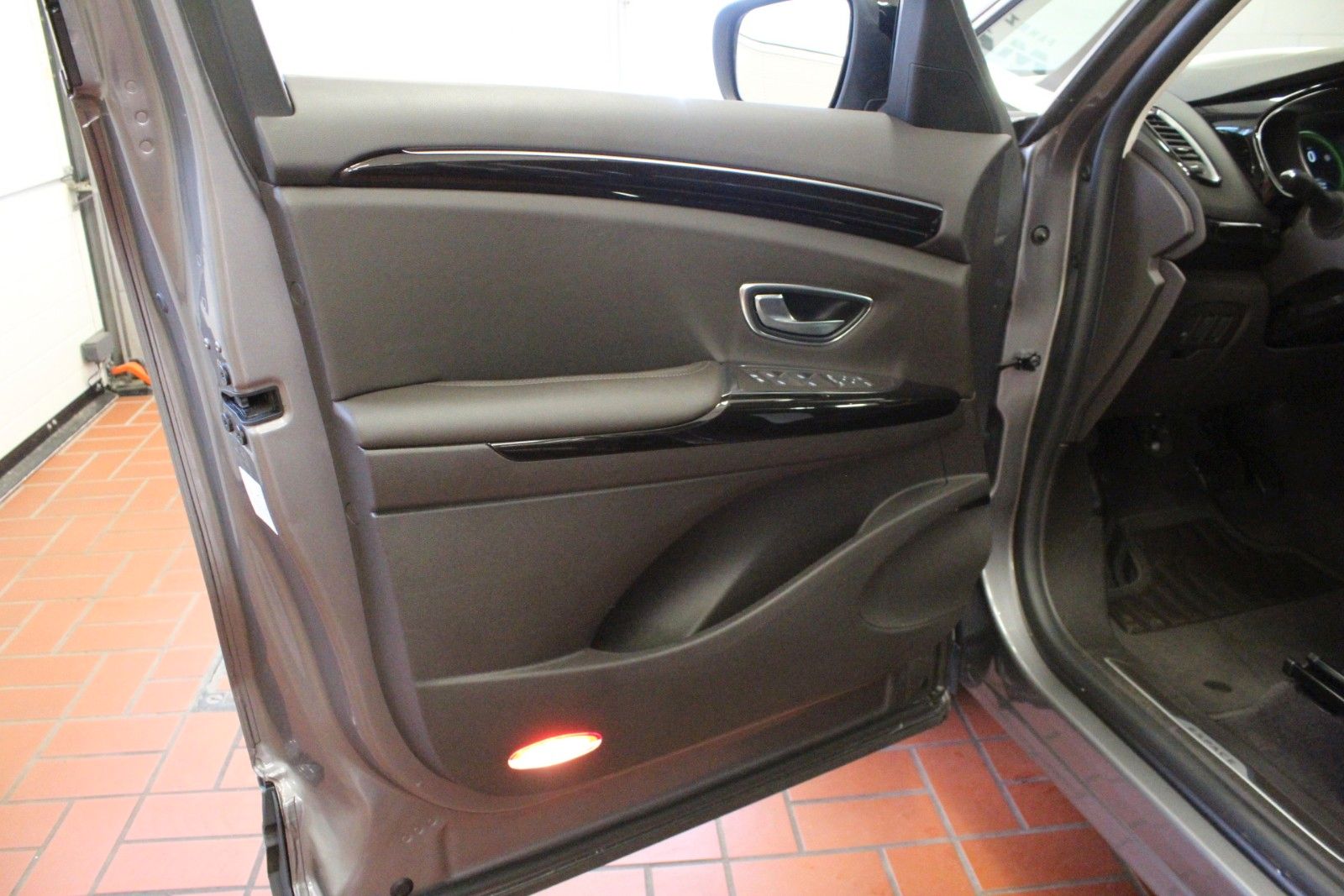 Fahrzeugabbildung Renault Espace ENERGY TCe 200 EDC Intens 7 Sitzer