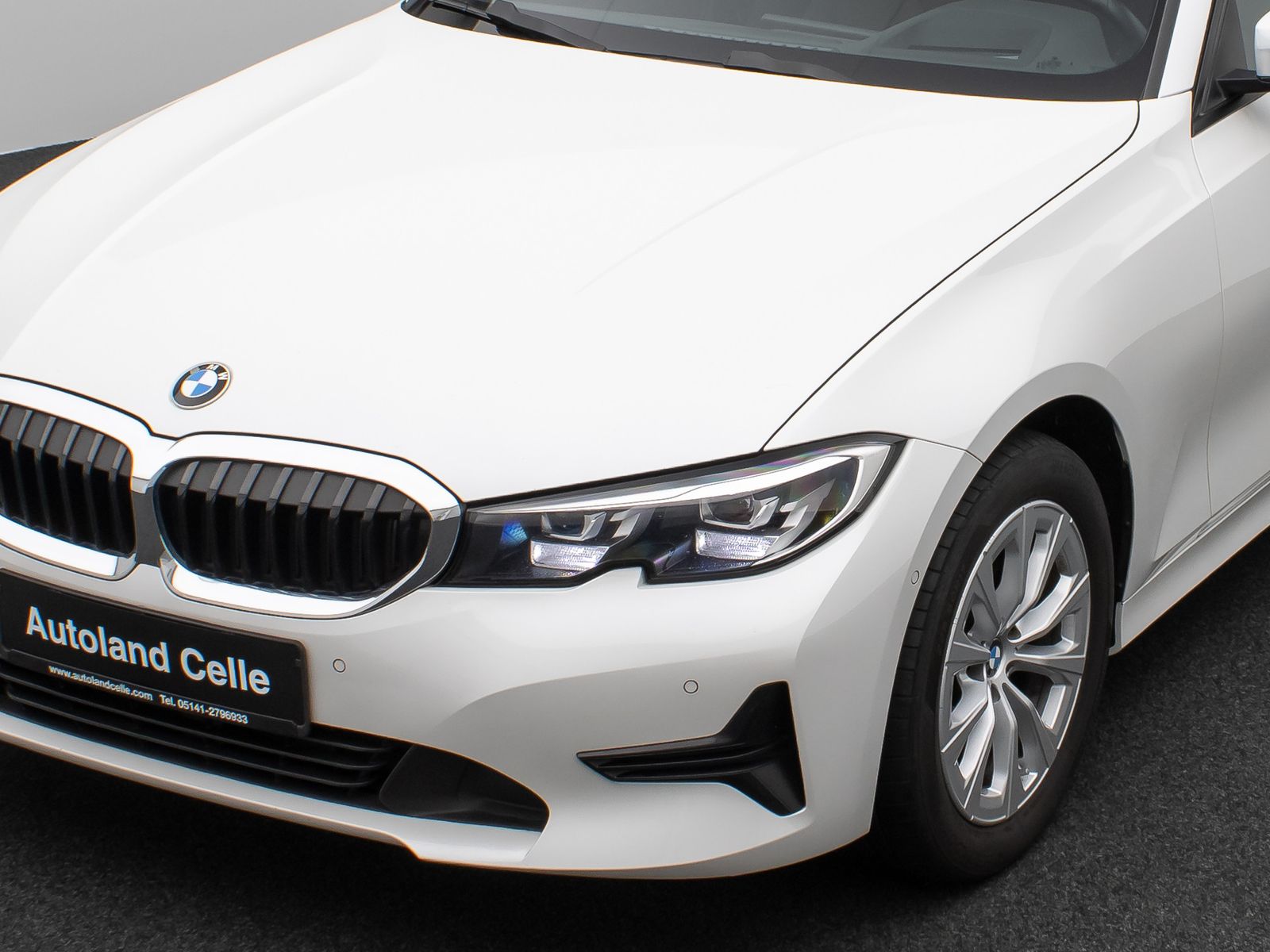 Fahrzeugabbildung BMW 320d  xD Panorama Kamera HUD DAB H/K Lenkradhzg