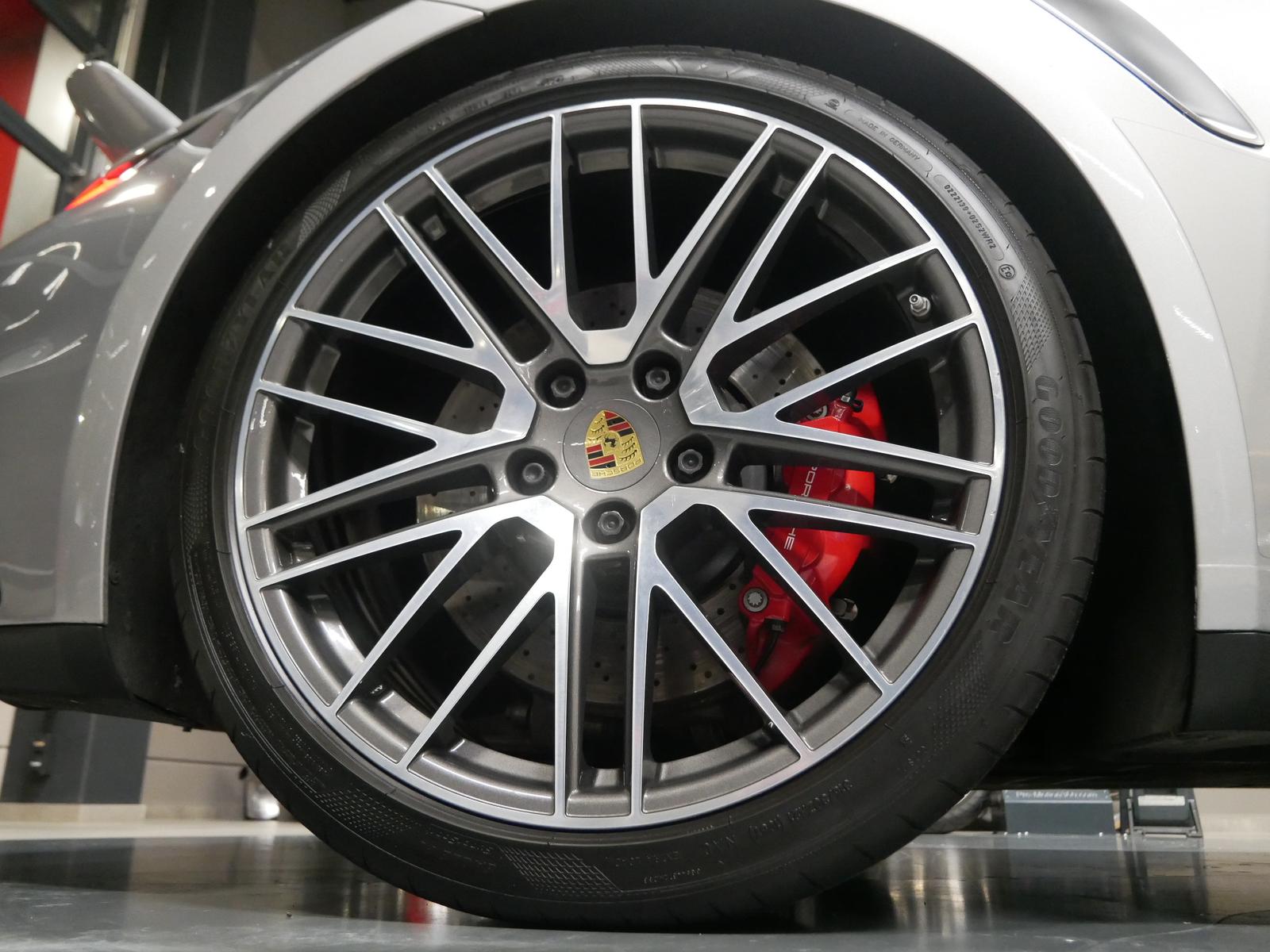 Porsche 992 911 992 Turbo Sportabgas Sitzbelüftung
