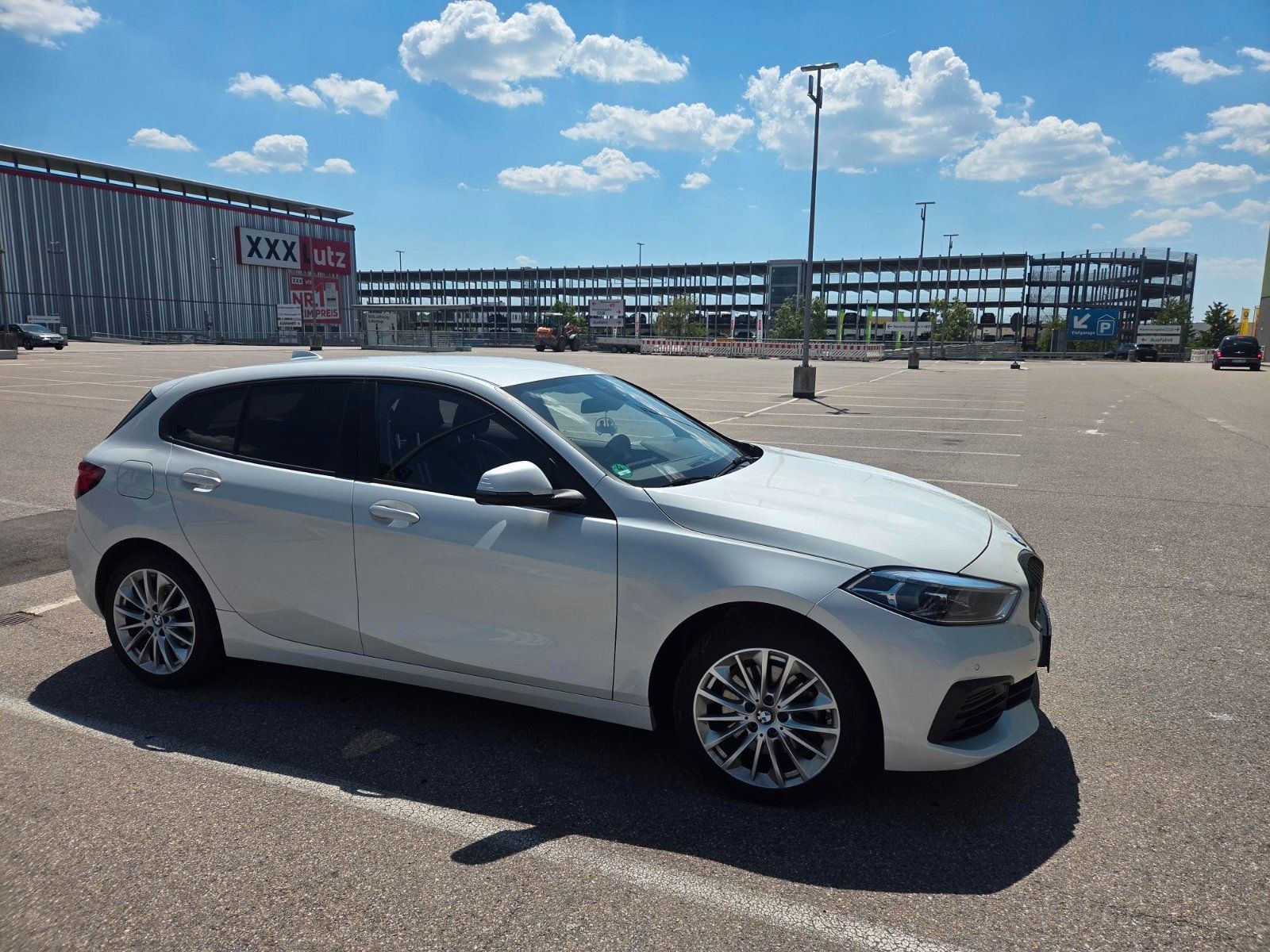 BMW BMW 116d (F40) | EZ 10/2023 | Erst 51.000 ...