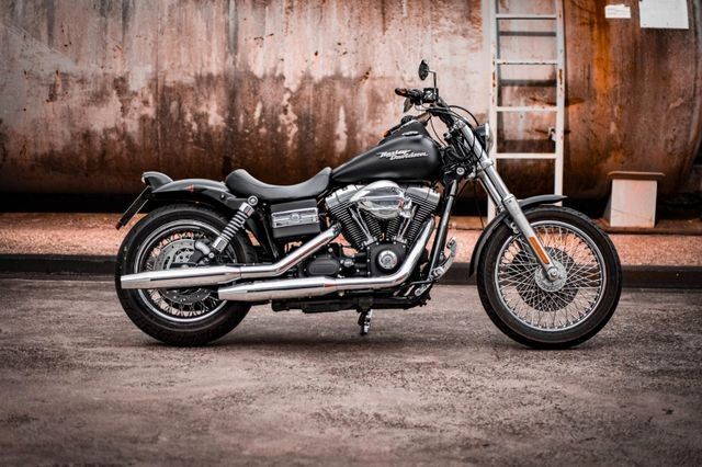 Harley-Davidson FXDBI Street Bob Dyna-200er Heckumbau!