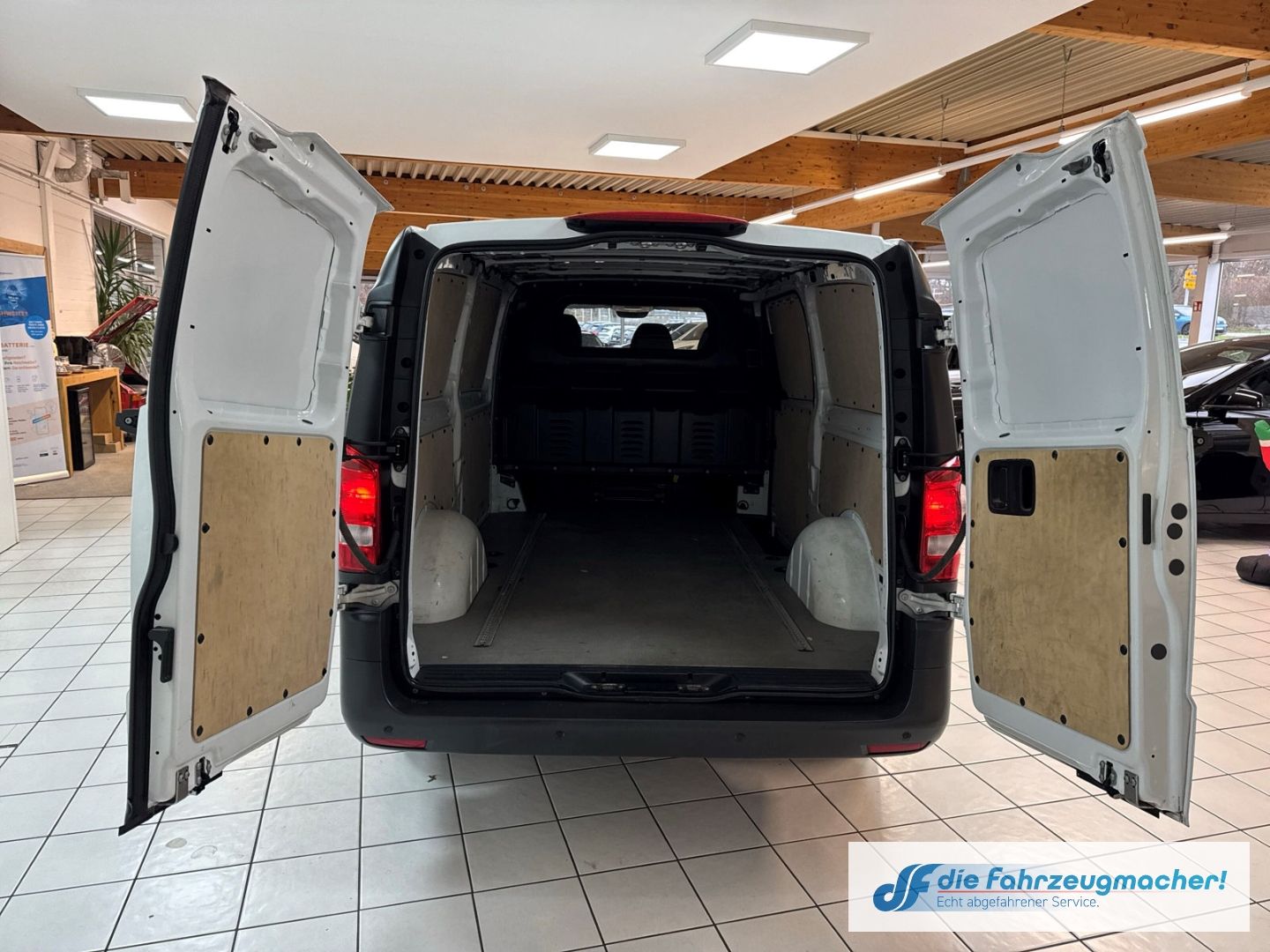 Fahrzeugabbildung Mercedes-Benz Vito Kasten 116 CDI RWD extralang Navi DAB SHZ