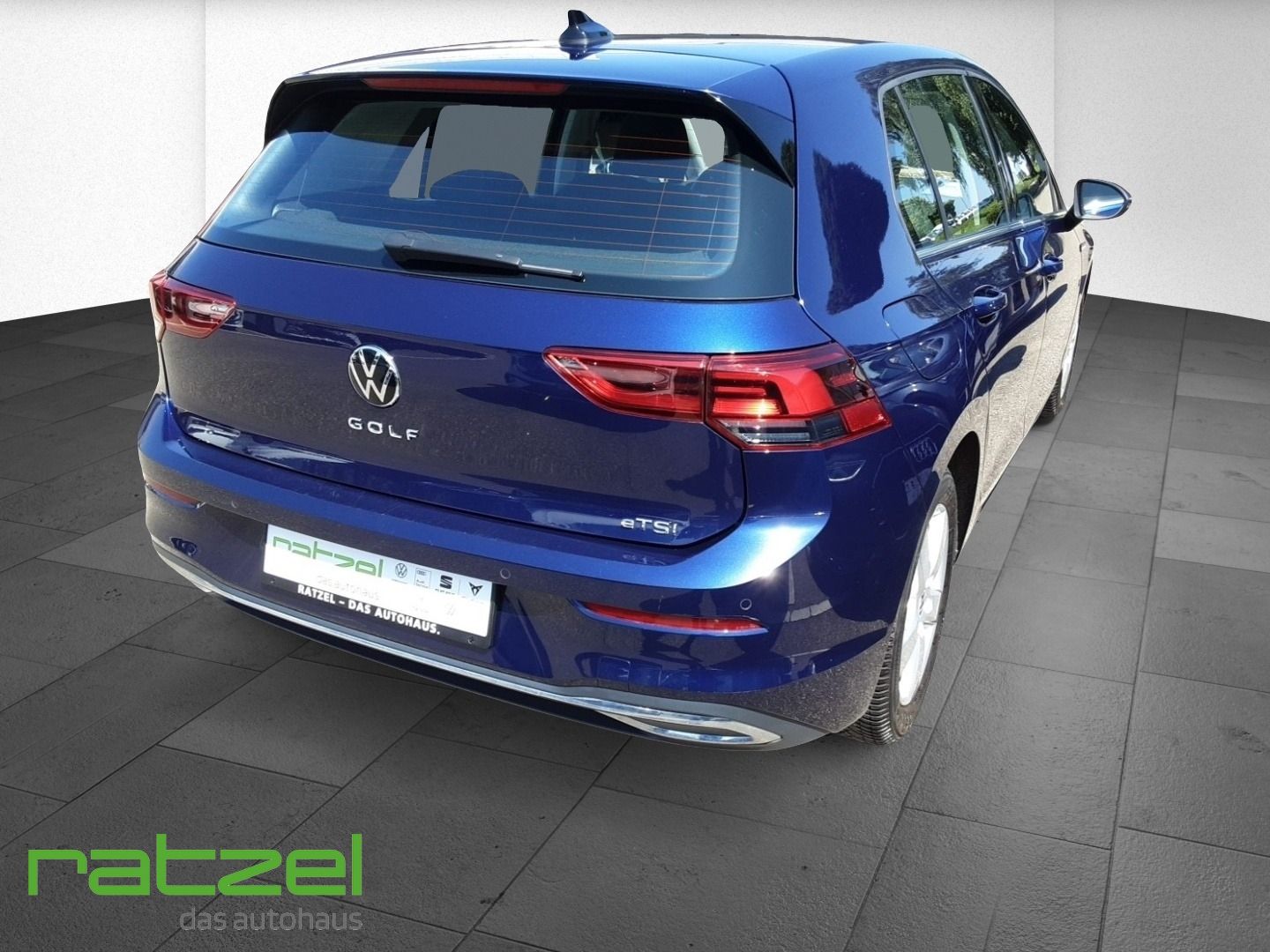 Fahrzeugabbildung Volkswagen Golf VIII Style 1.5 eTSI DSG  Memory Sitze Massa