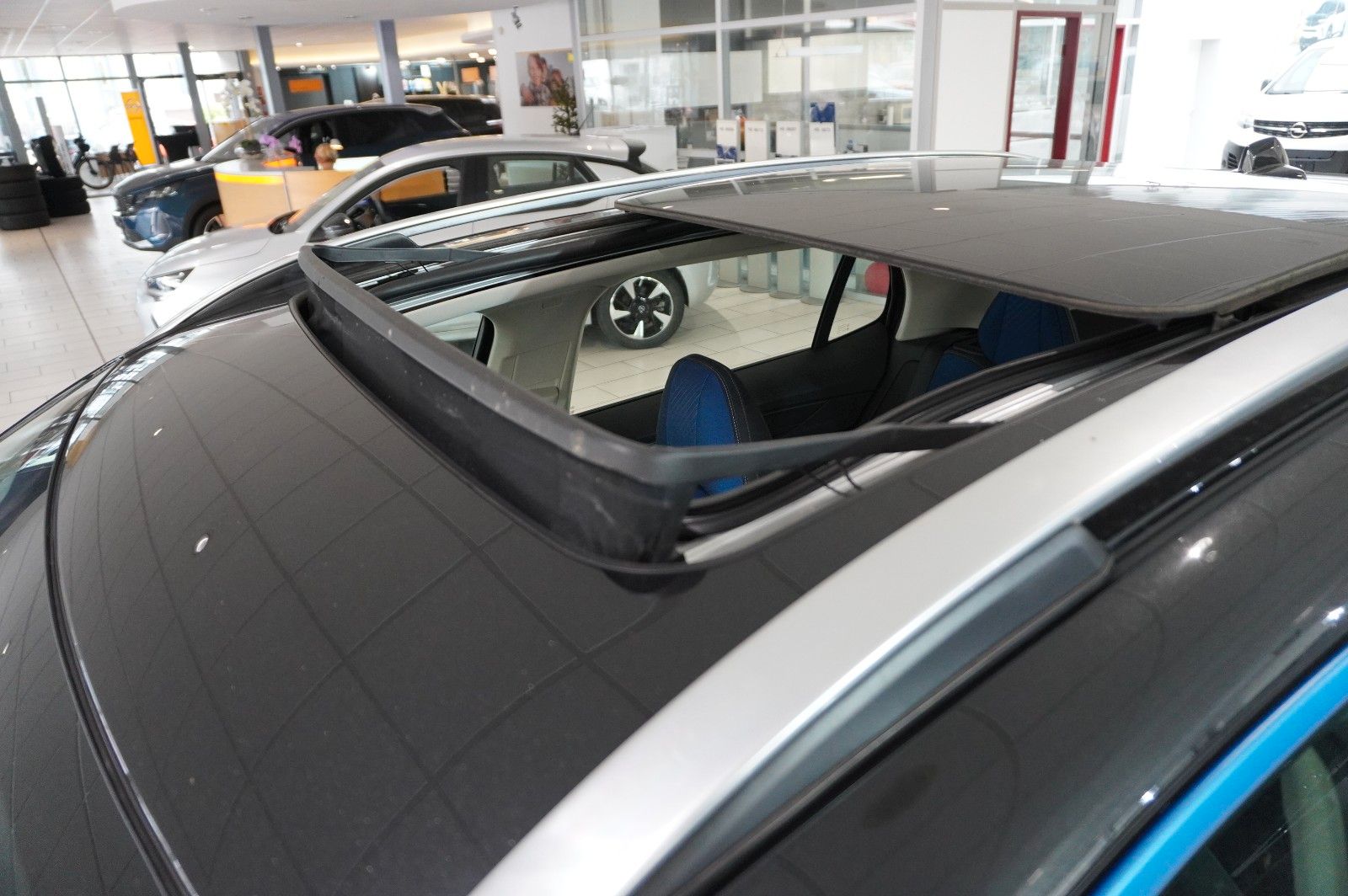 Fahrzeugabbildung Lynk&Co 01 1.5T HEV HYBRID NAVI/LED/SPORT/VIRT./PANO/DAB