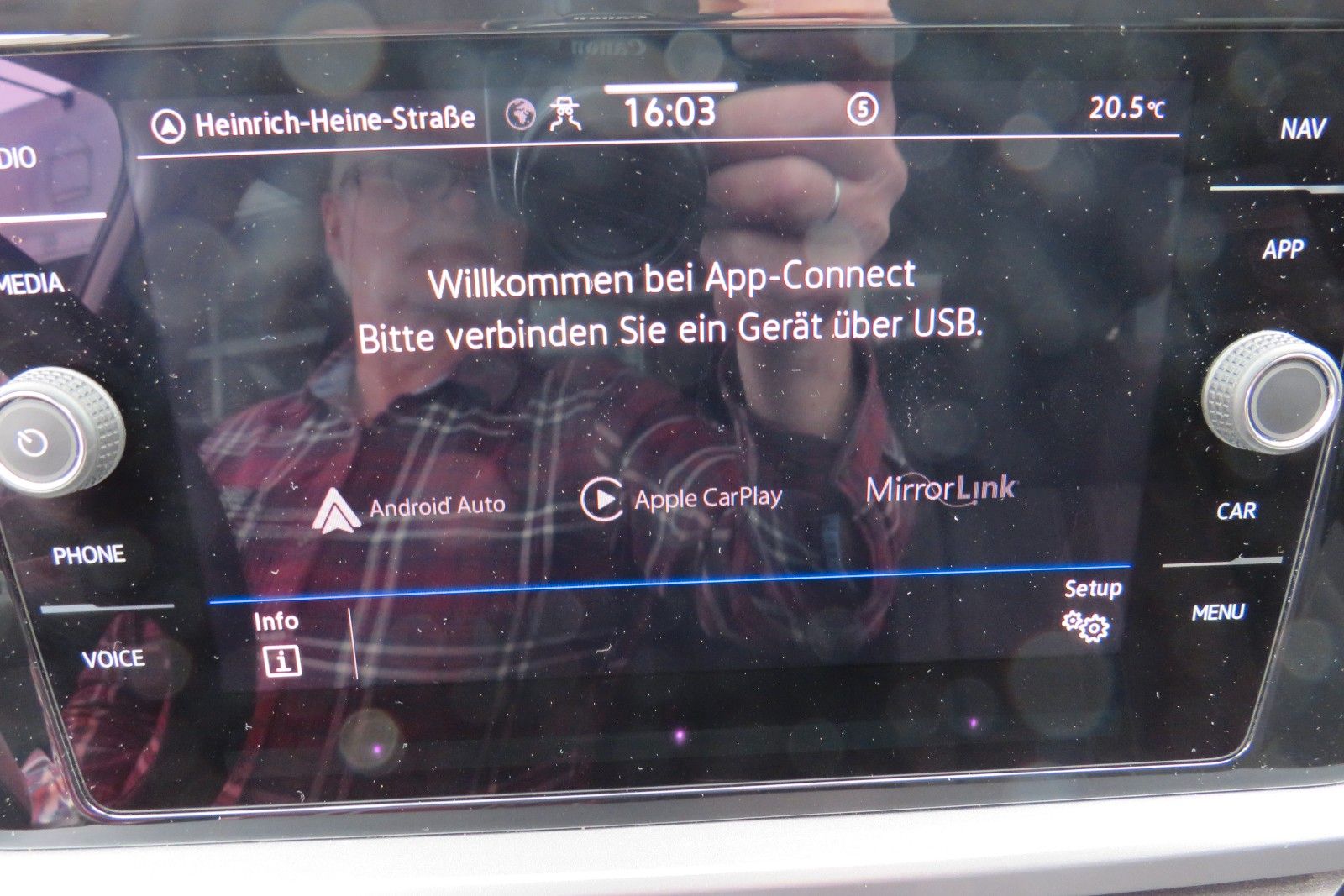 Fahrzeugabbildung Volkswagen T-Roc Life NAVI ACC SITZH. LED APP-CON. 1.H