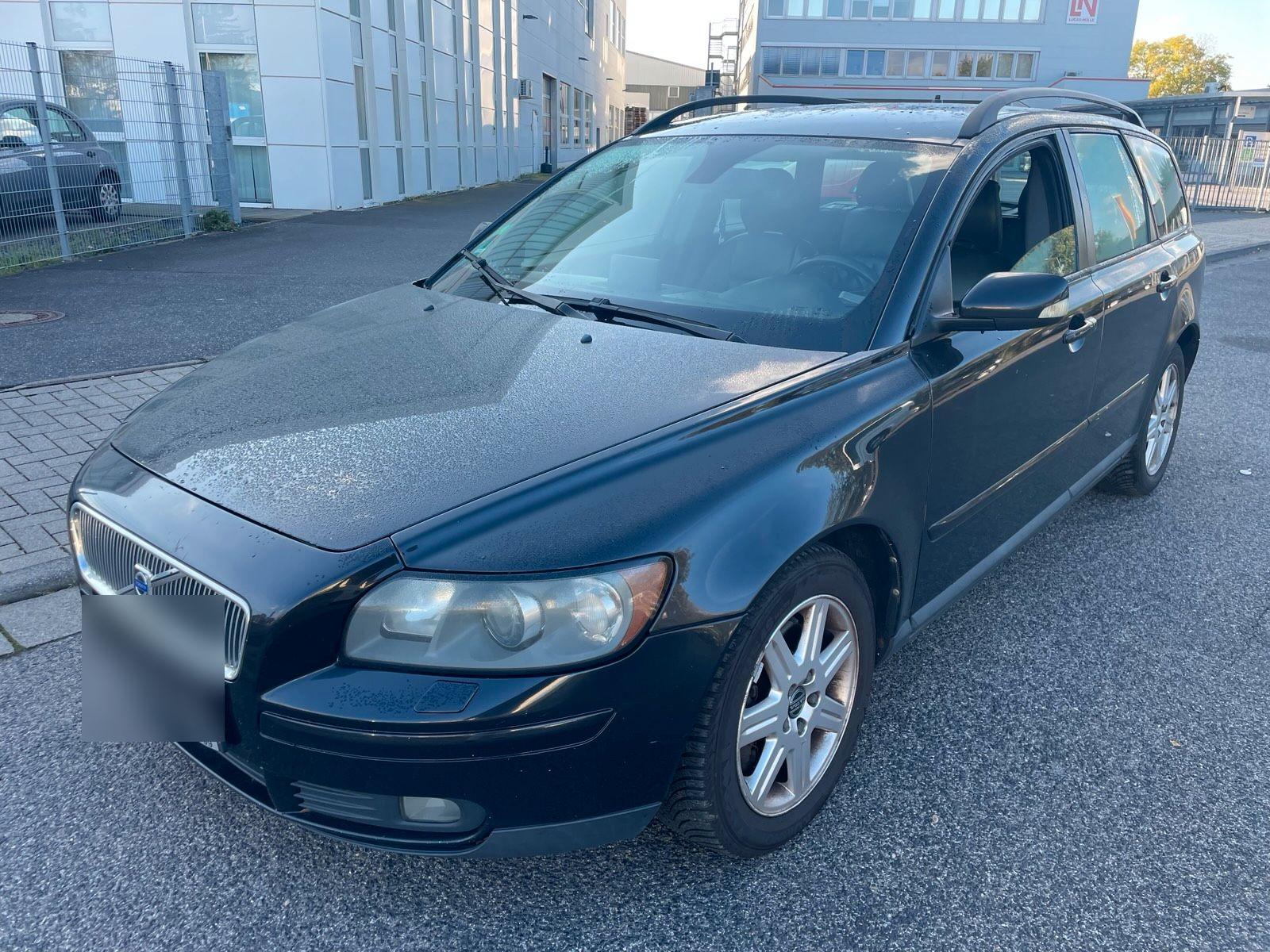 Volvo V50 2005 — rear view