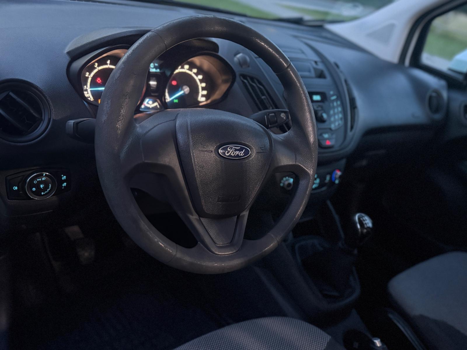 Ford Transit Courier Benziner *Euro6 *USB *El.Fenster