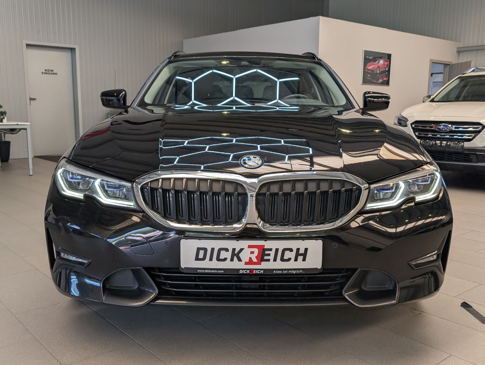 Fahrzeugabbildung BMW 320 e xDrive Sport Line Schadow Pano Laser Navi