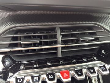 Peugeot 208 e GT Pack 136 50kWH Navi+RFK+SHZ+Carplay+Pan