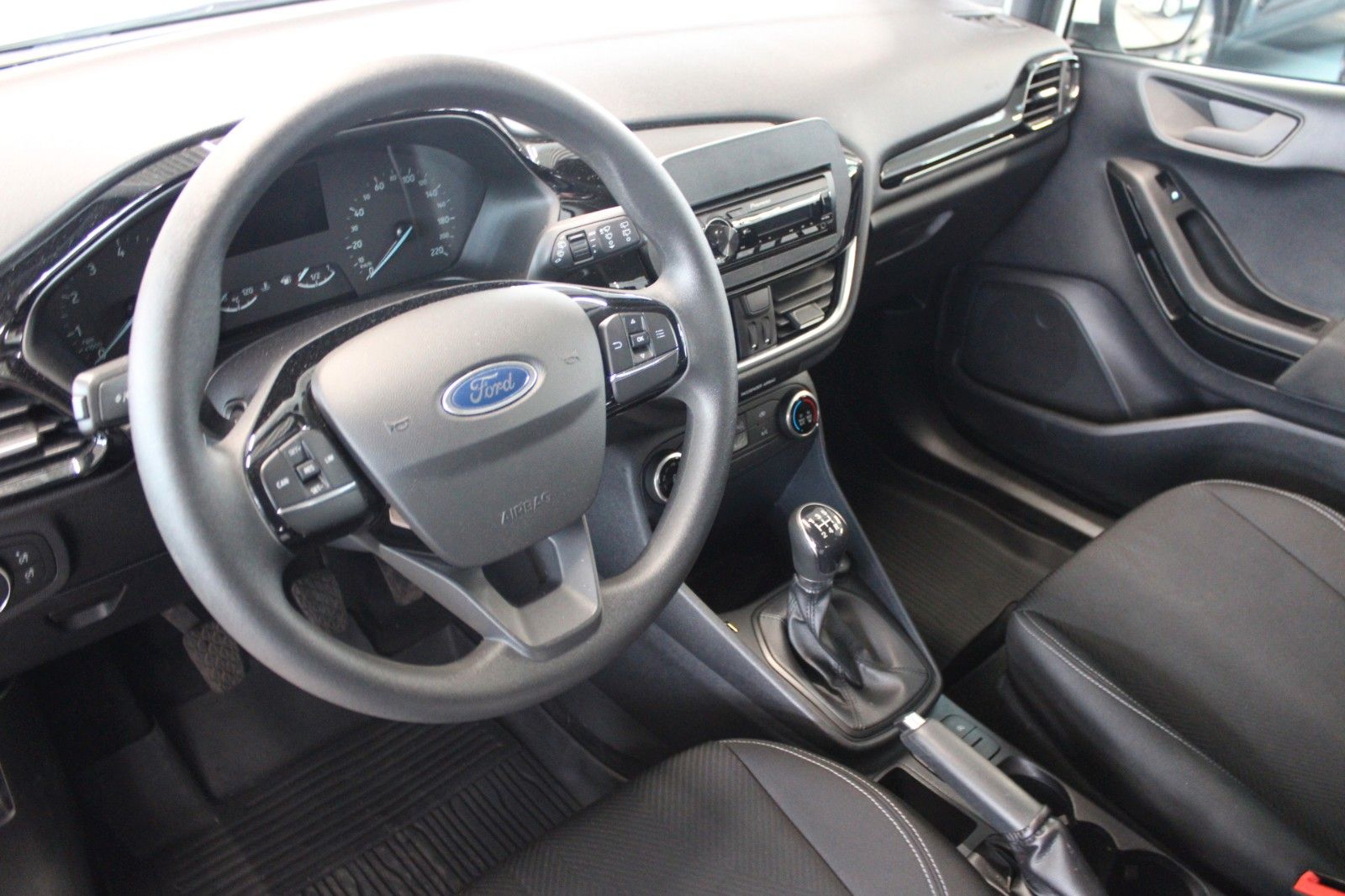 Fahrzeugabbildung Ford Fiesta Trend KLIMA LED aus 1.Hand nur 11.225 km