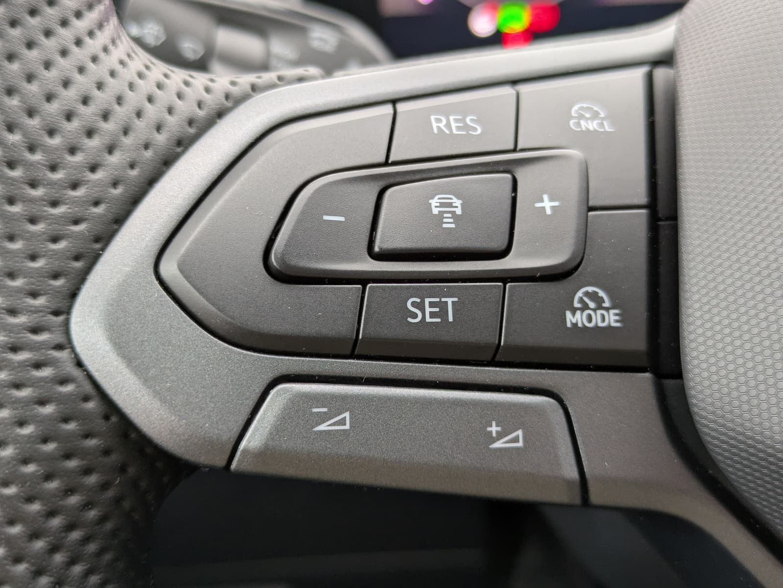 Fahrzeugabbildung Volkswagen Tayron 2.0 TDI 4M R-Line BLACK*7Si*MATRIX*PANO