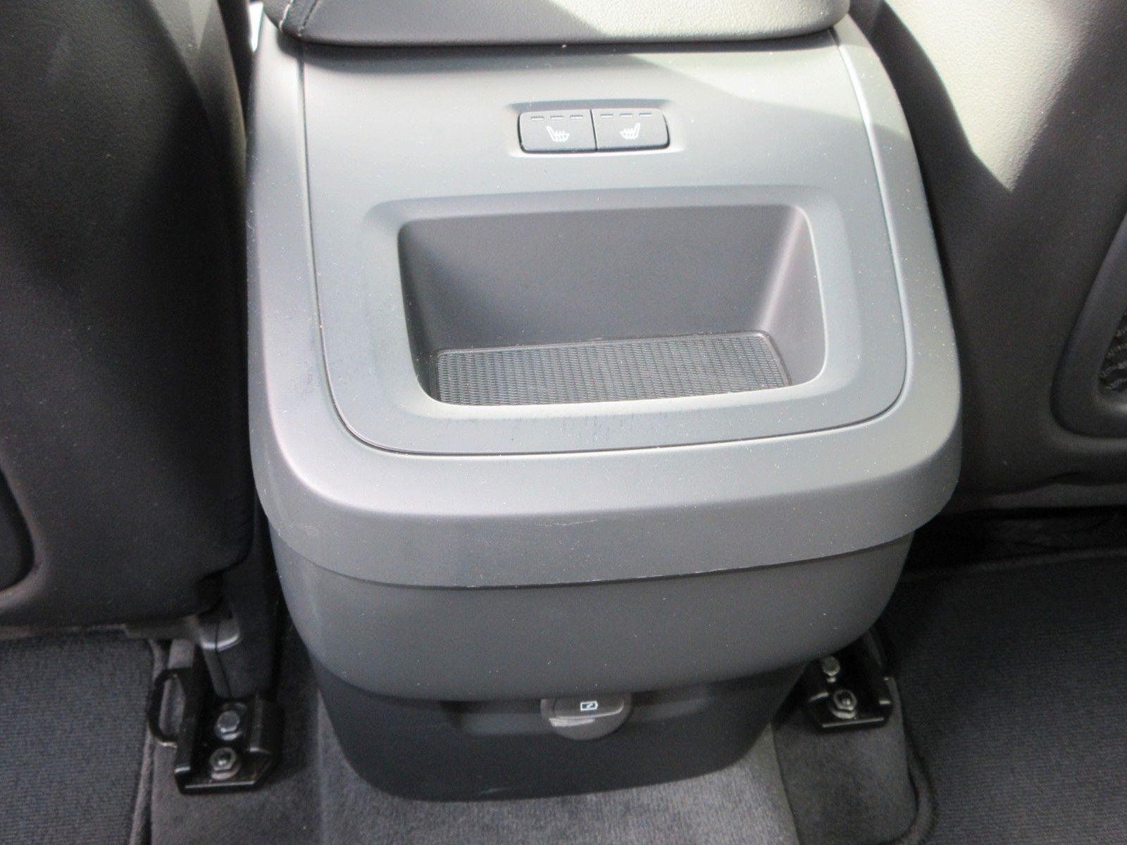 Fahrzeugabbildung Volvo XC 60 B5 Plus Dark AWD