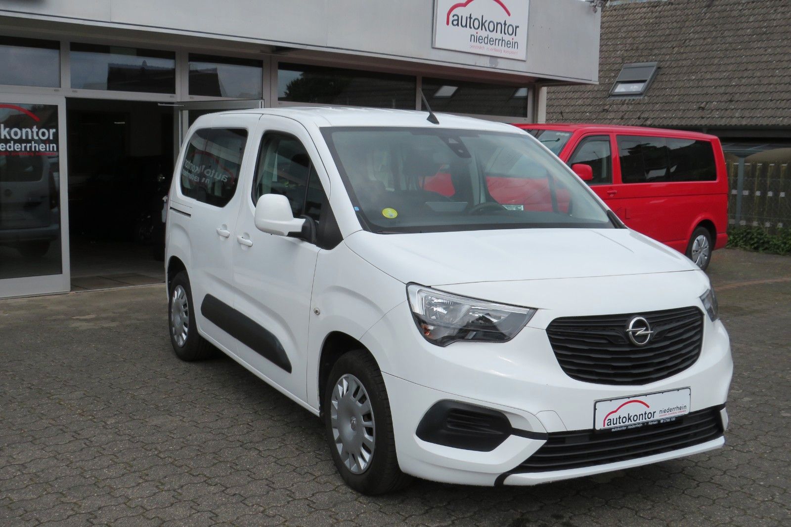 Fahrzeugabbildung Opel Combo Life E Edition NACI APP-CONNECT AHK 1.HD