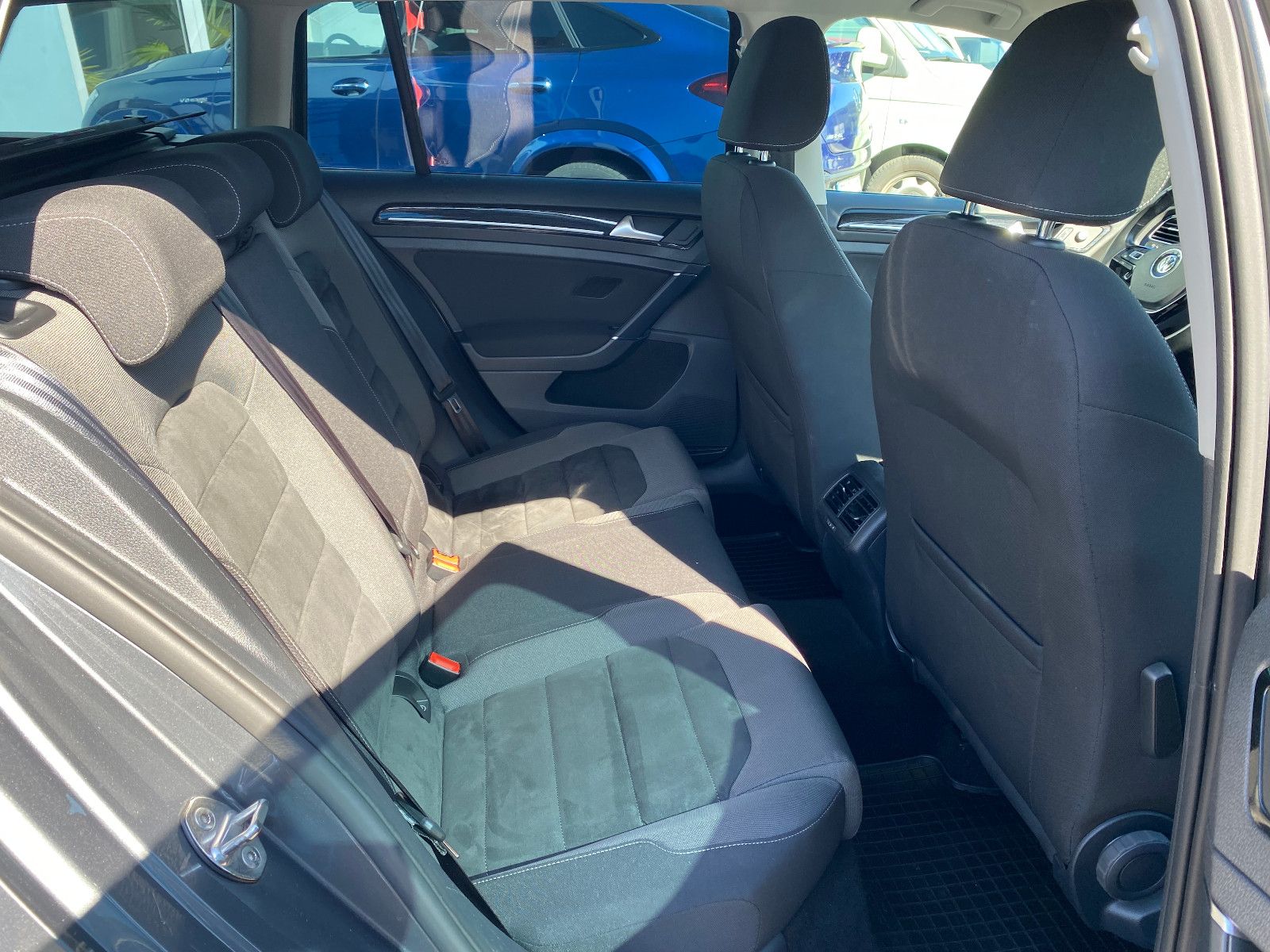 Fahrzeugabbildung Volkswagen Golf VII Variant Highline TSI DSG ACC LED Kamera