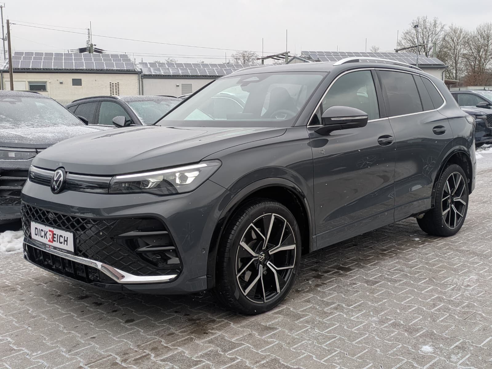 Fahrzeugabbildung Volkswagen Tiguan 2.0 TDI 4M R-Line PANO*H&K*AHK*MATRIX*20"