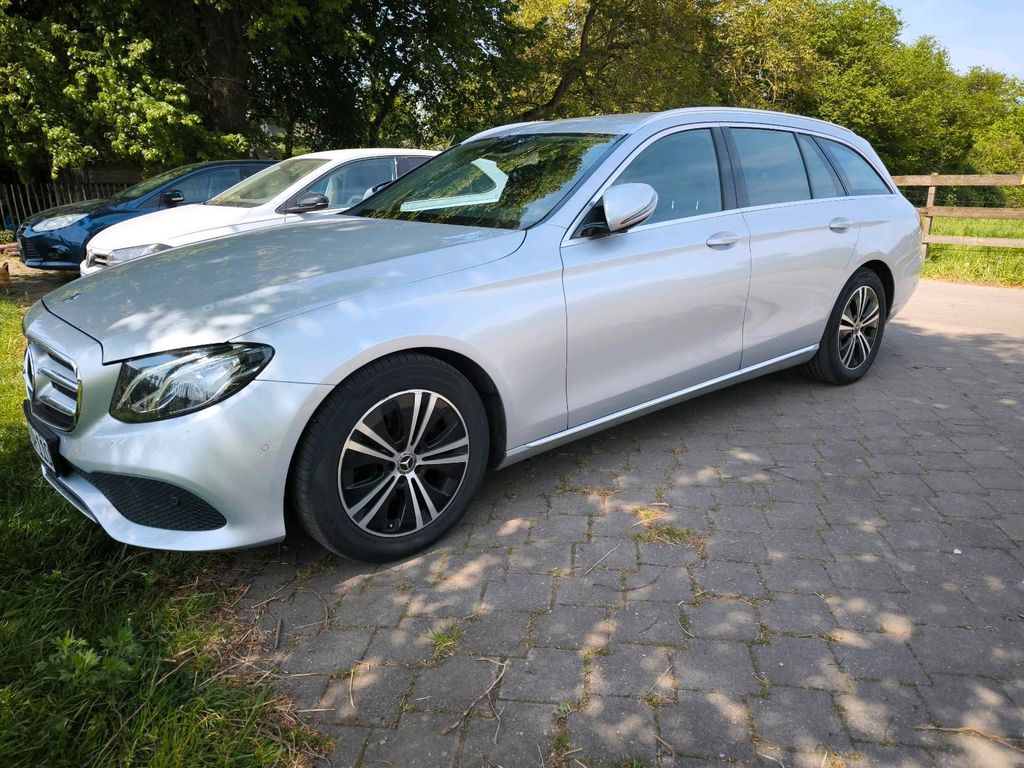Image of Mercedes-Benz E 220