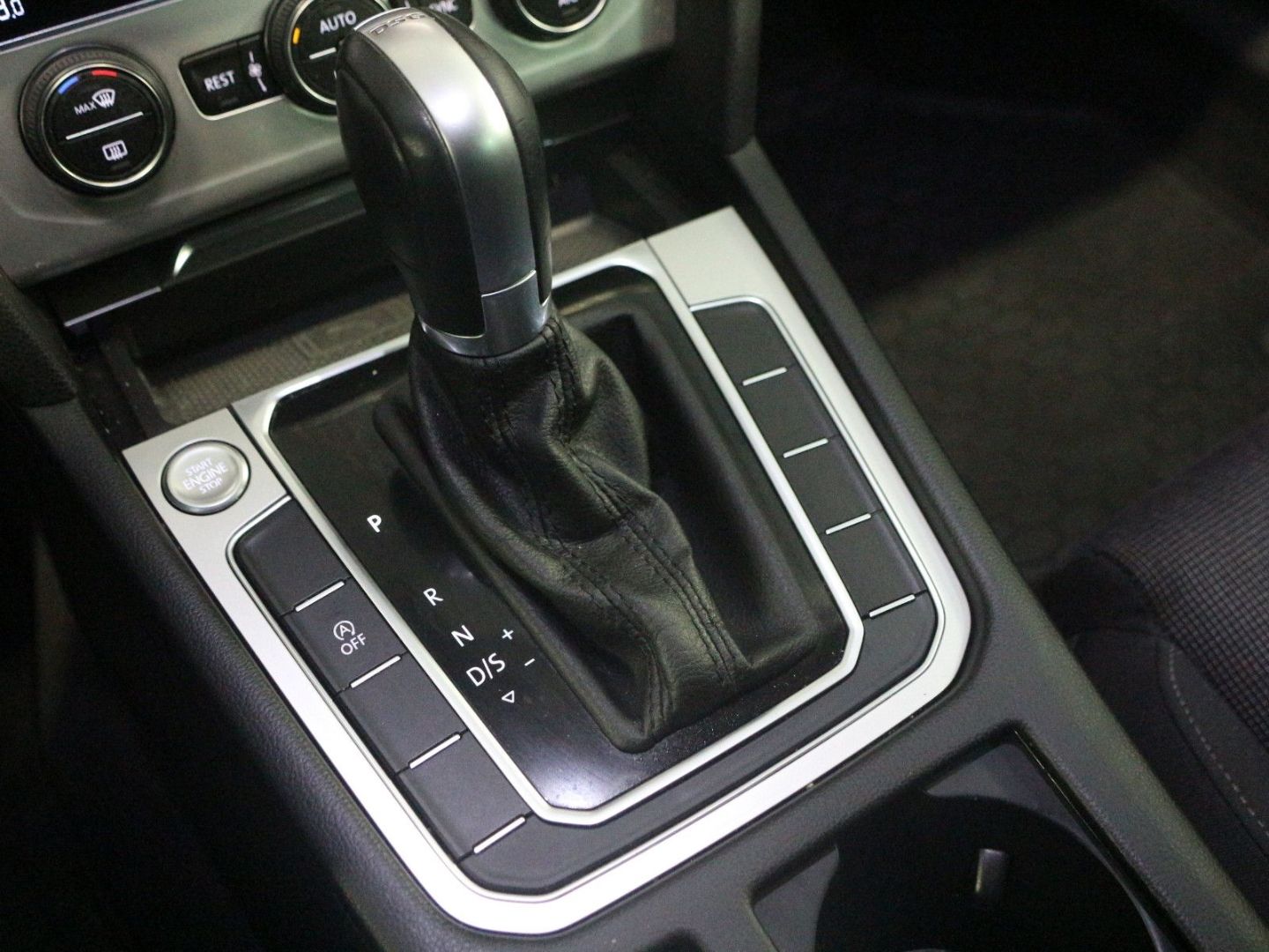 Fahrzeugabbildung Volkswagen Passat Comfortline DSG ACC DAB AID Kamera SHZ