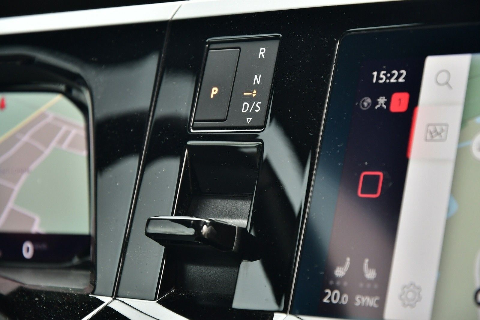 Fahrzeugabbildung Volkswagen T7 Multivan 1.5 TSI Life lang Navi Pro Pano Klim