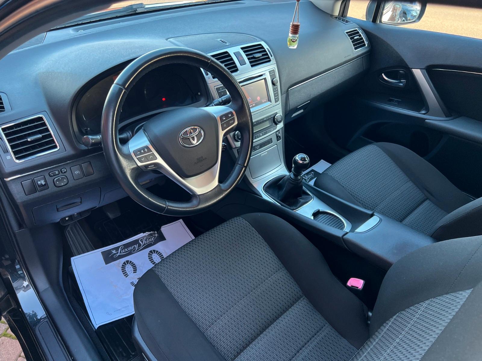 Toyota Avensis 2012 — photo 11