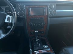 JEEP Commander 3.0 V6 CRD Limited S-Dach SHZ Leder