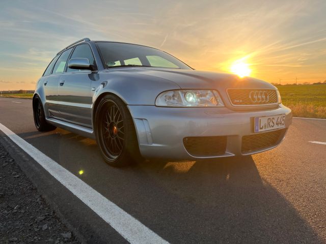 Audi RS4 2.7 quattro/Xenon/NAVI/GROßER SERVICE NEU