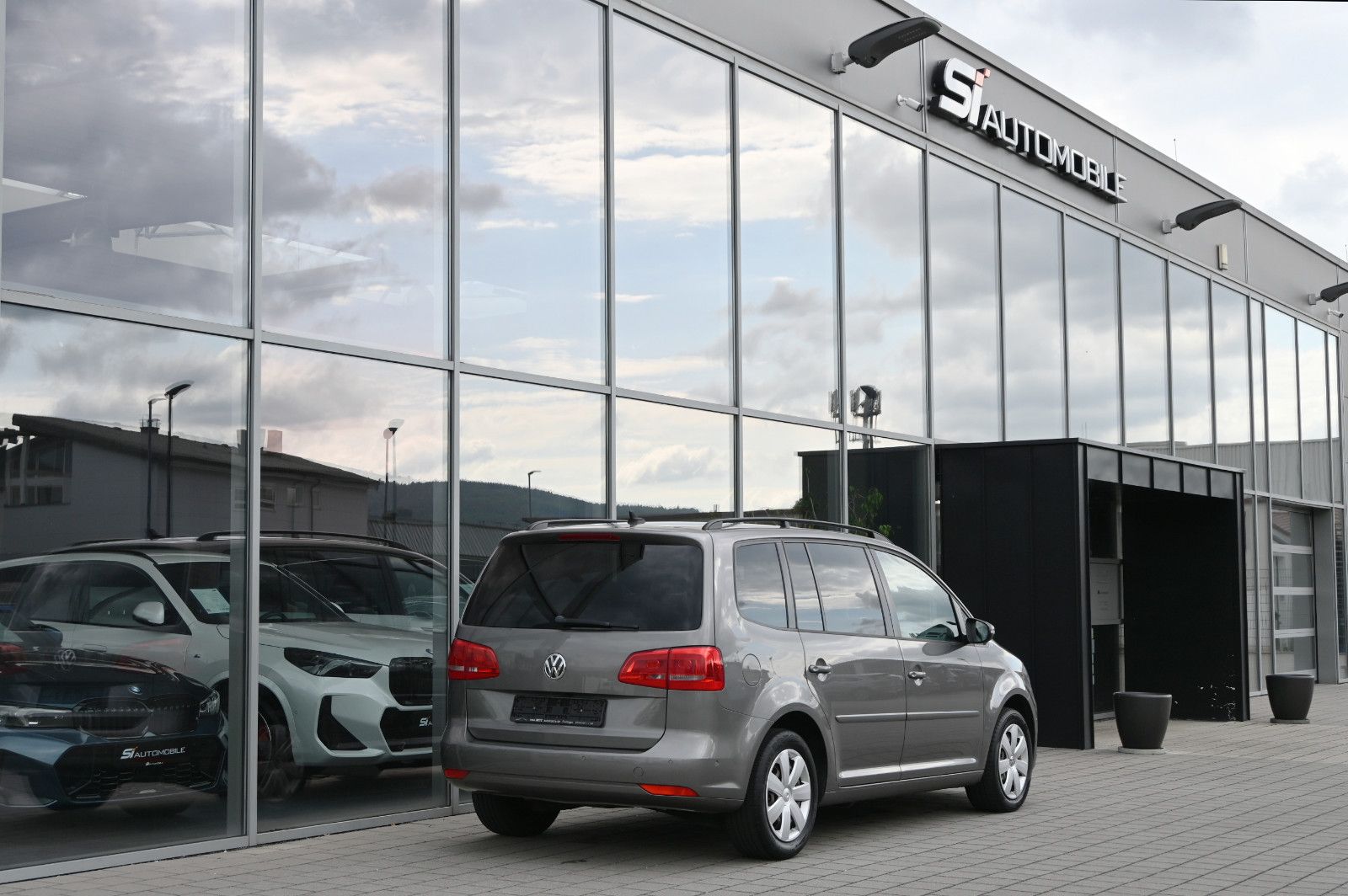Fahrzeugabbildung Volkswagen Touran 1.6 TDI Comfortline °7-SITZE°KAMERA°02.28