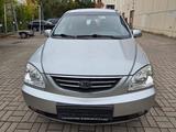 Kia Carens 2.0 16V EX Van - Kia Carens mit Benzin-Antrieb: Automatik