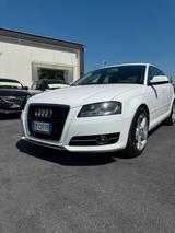 Audi A3 SPB 1.6 TDI 105 CV CR Ambition 05/2012 - Audi A3 aus 2012 mit Diesel-Antrieb: Kombi