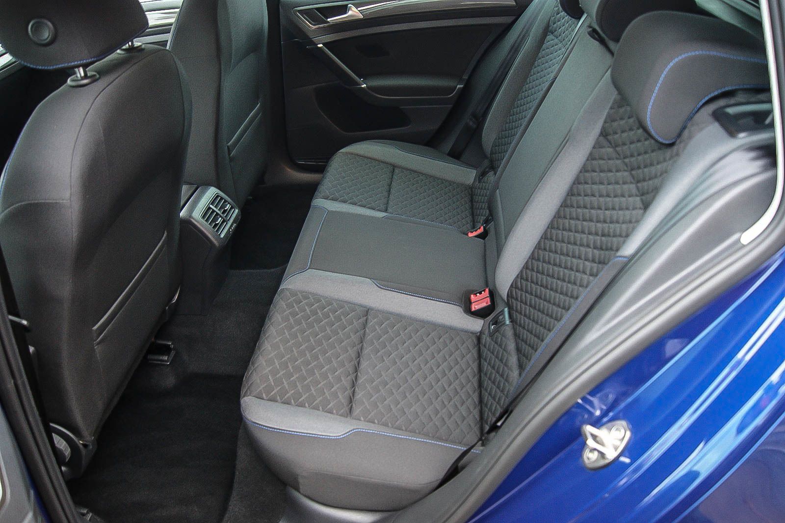 Fahrzeugabbildung Volkswagen Golf VII Variant 1.0 TSI Join NAVI PDC SZHG AHK
