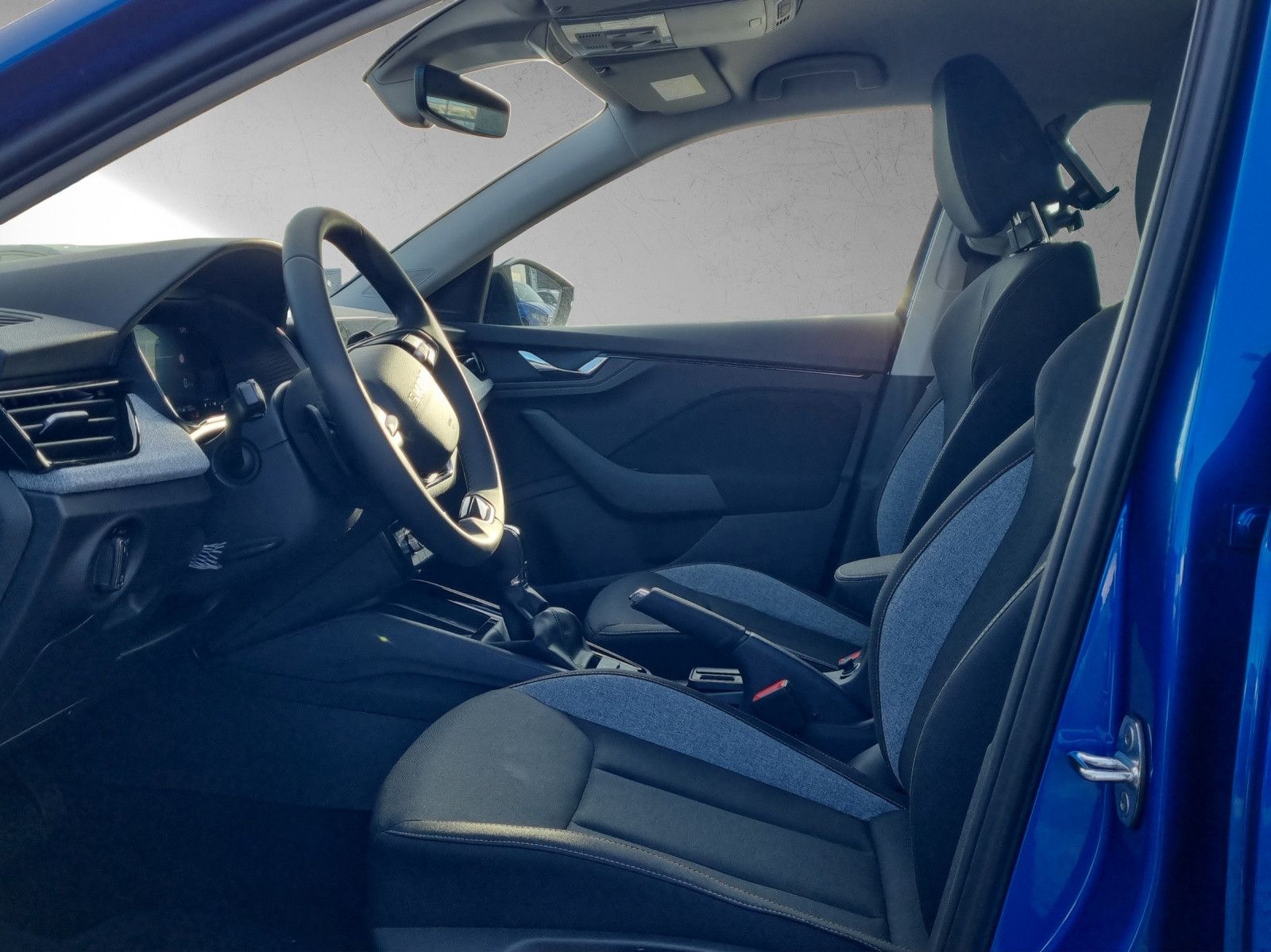 Fahrzeugabbildung SKODA Scala Tour 1,0 TSI DSG Black Image SimplyClever