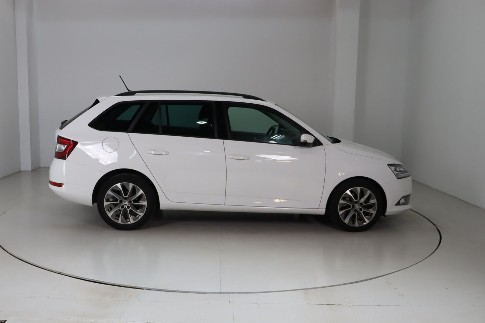 Fahrzeugabbildung SKODA Fabia 1.0 Combi Automatik * LED * Navigation Cle
