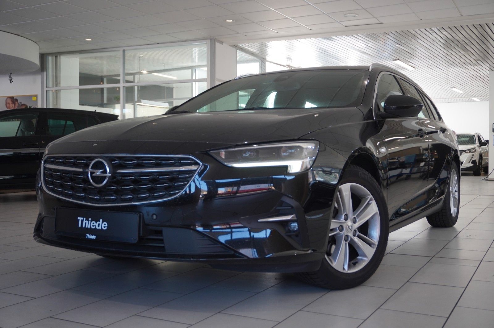 Fahrzeugabbildung Opel Insignia B ST 2.0T ELEGANCE NAVI/LED/VIRT./DAB+