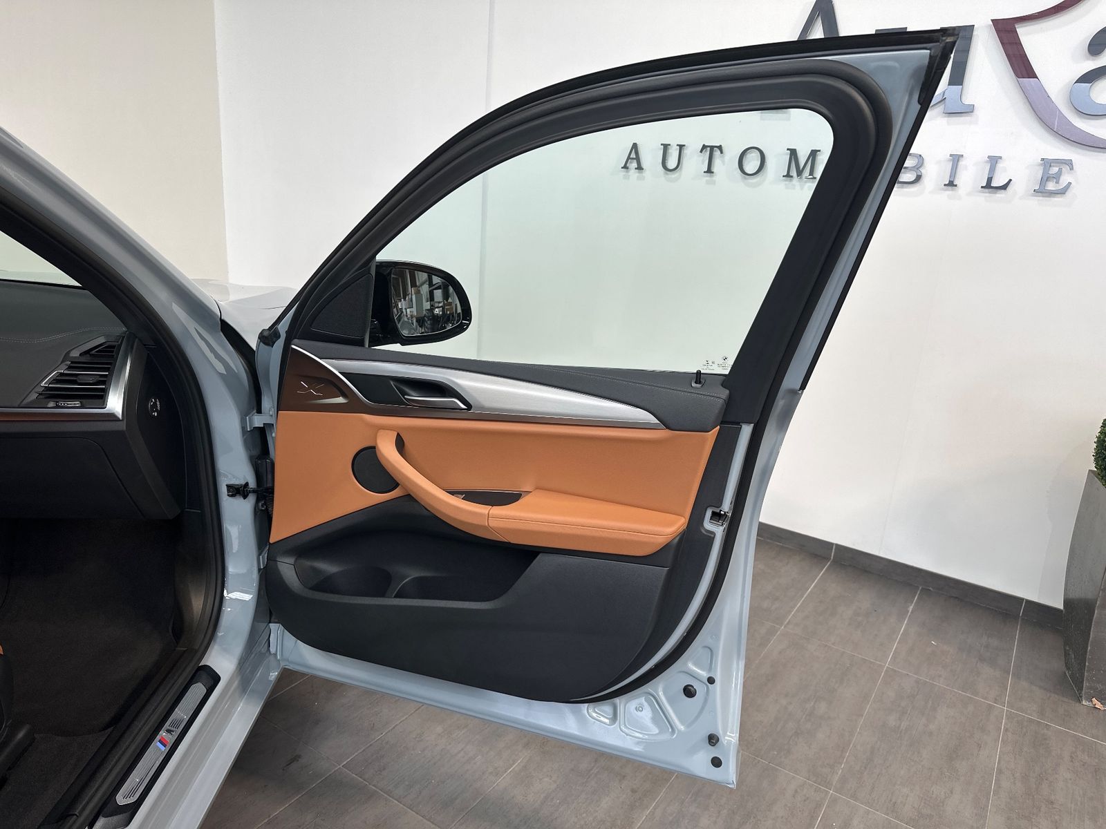 Fahrzeugabbildung BMW X3 M40d xDrive NAV+LED+PANO+AHK+STHZG+HEAD-UP