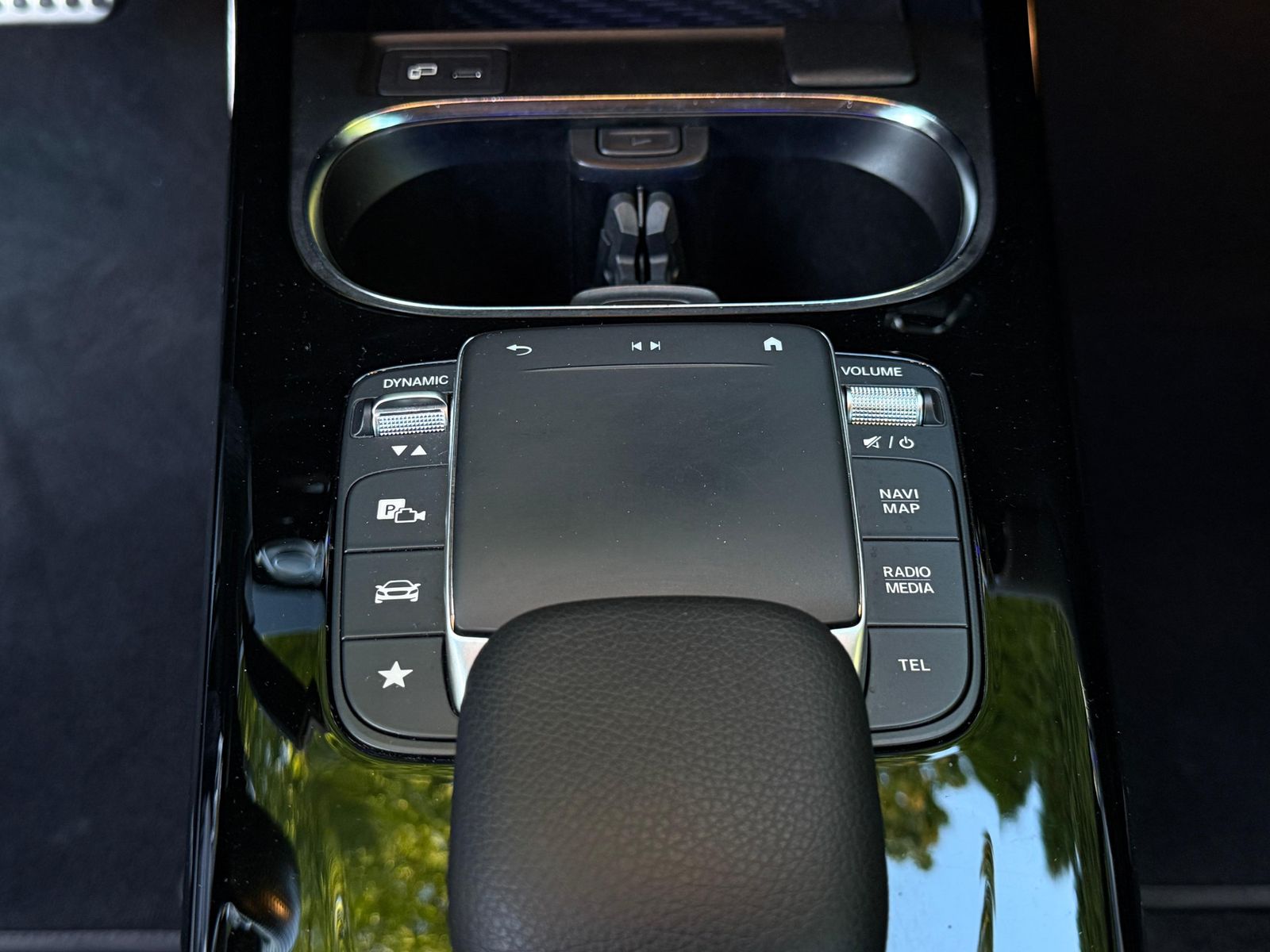 Vehicle illustration Mercedes-Benz CLA 200 Shooting Brake AMG LINE 8G LED+AHK+STHZ