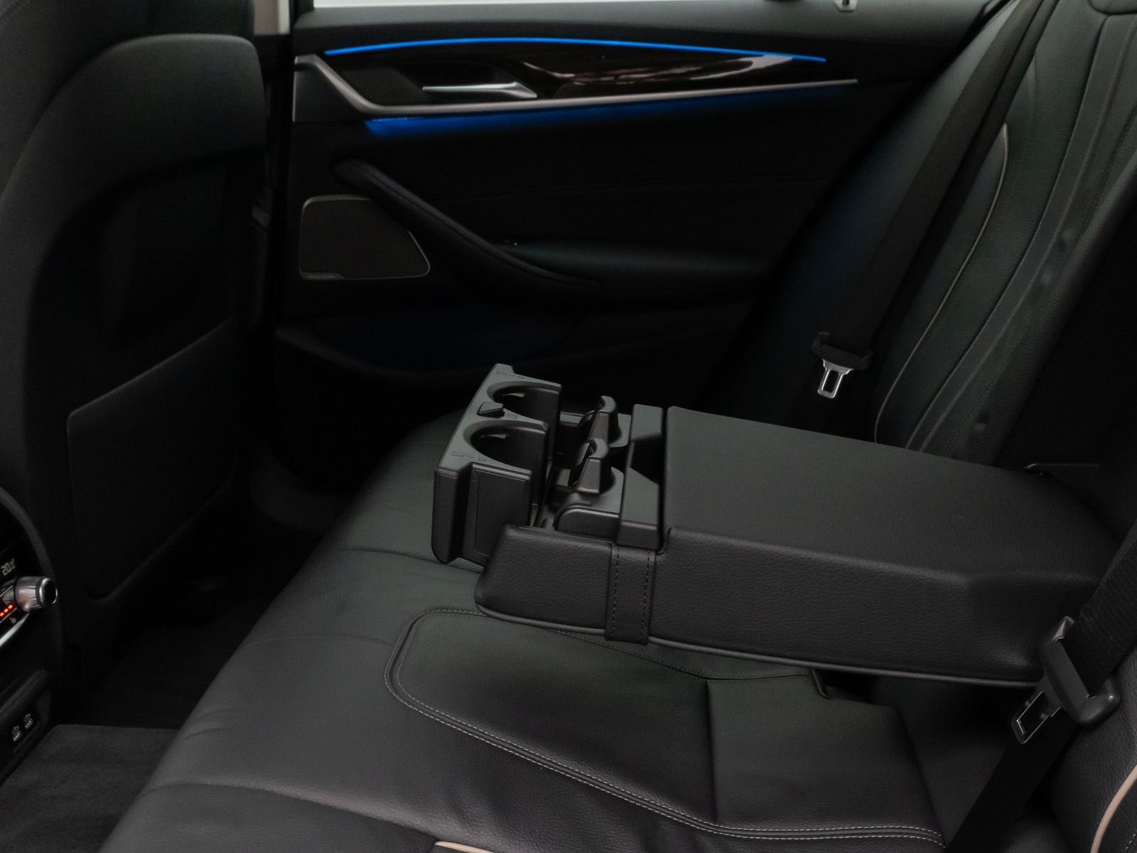 Fahrzeugabbildung BMW 530e xD LuxuryLine 360°Laser HUD DAB H/K ACC AHK