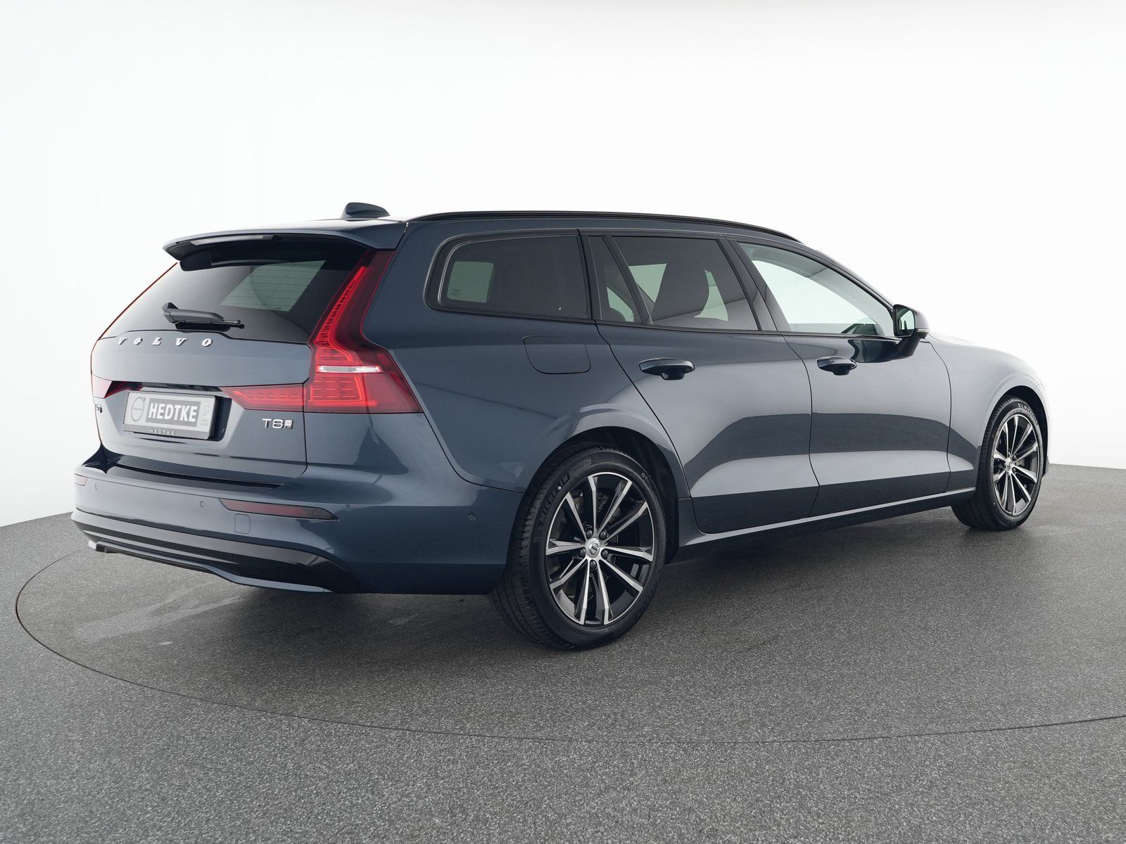 Volvo V60 T8 AWD Plug-in Hybrid Plus Dark - Panoramad. imagem 2