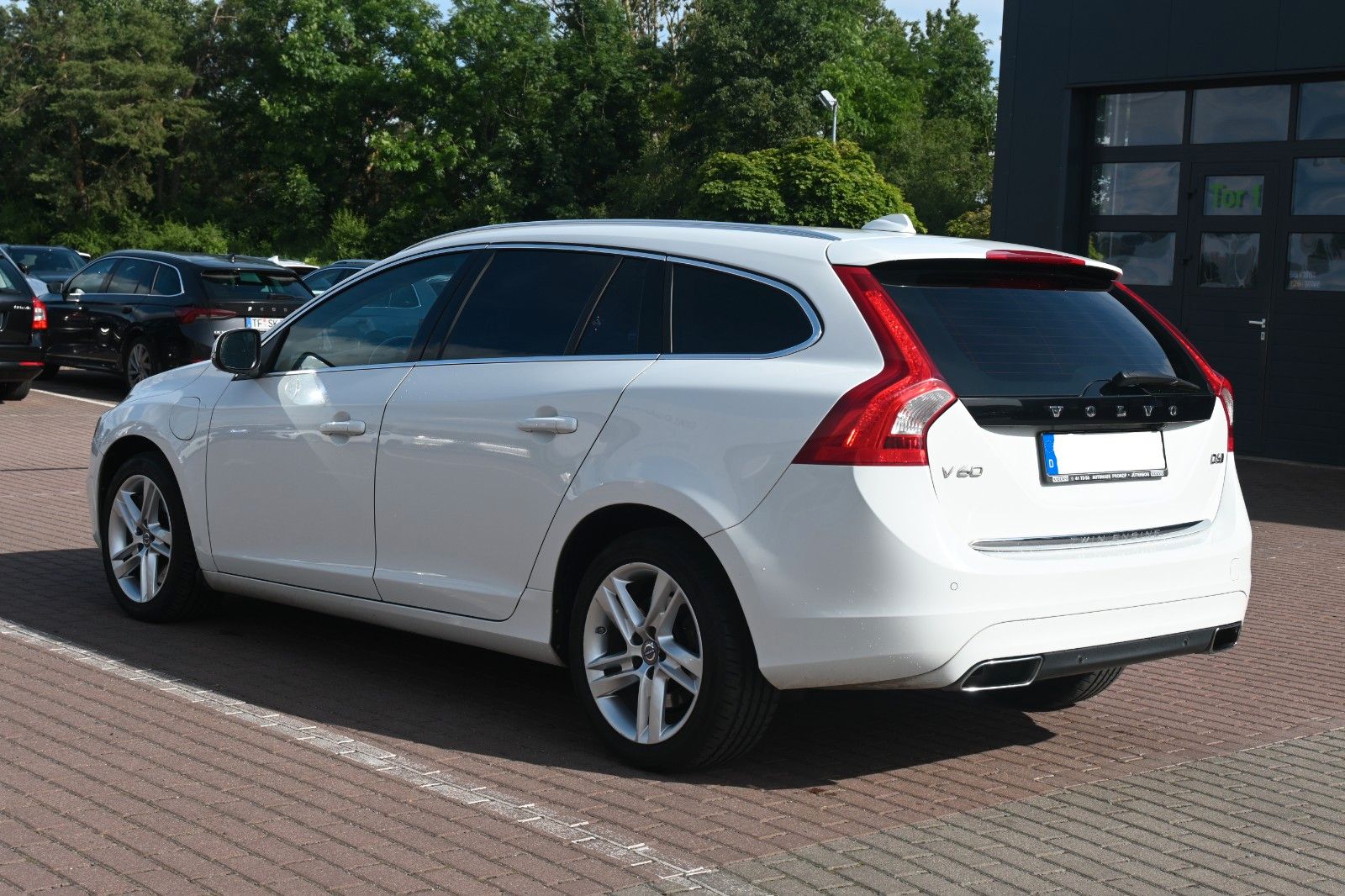 Fahrzeugabbildung Volvo **Mietkauf**V60D6*Sum*SD*NAVI*STHZ*E-KZ*Diesel