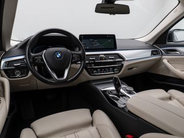 Fahrzeugabbildung BMW 530e Tour HUD Laser Sportsitz Komfortzugang