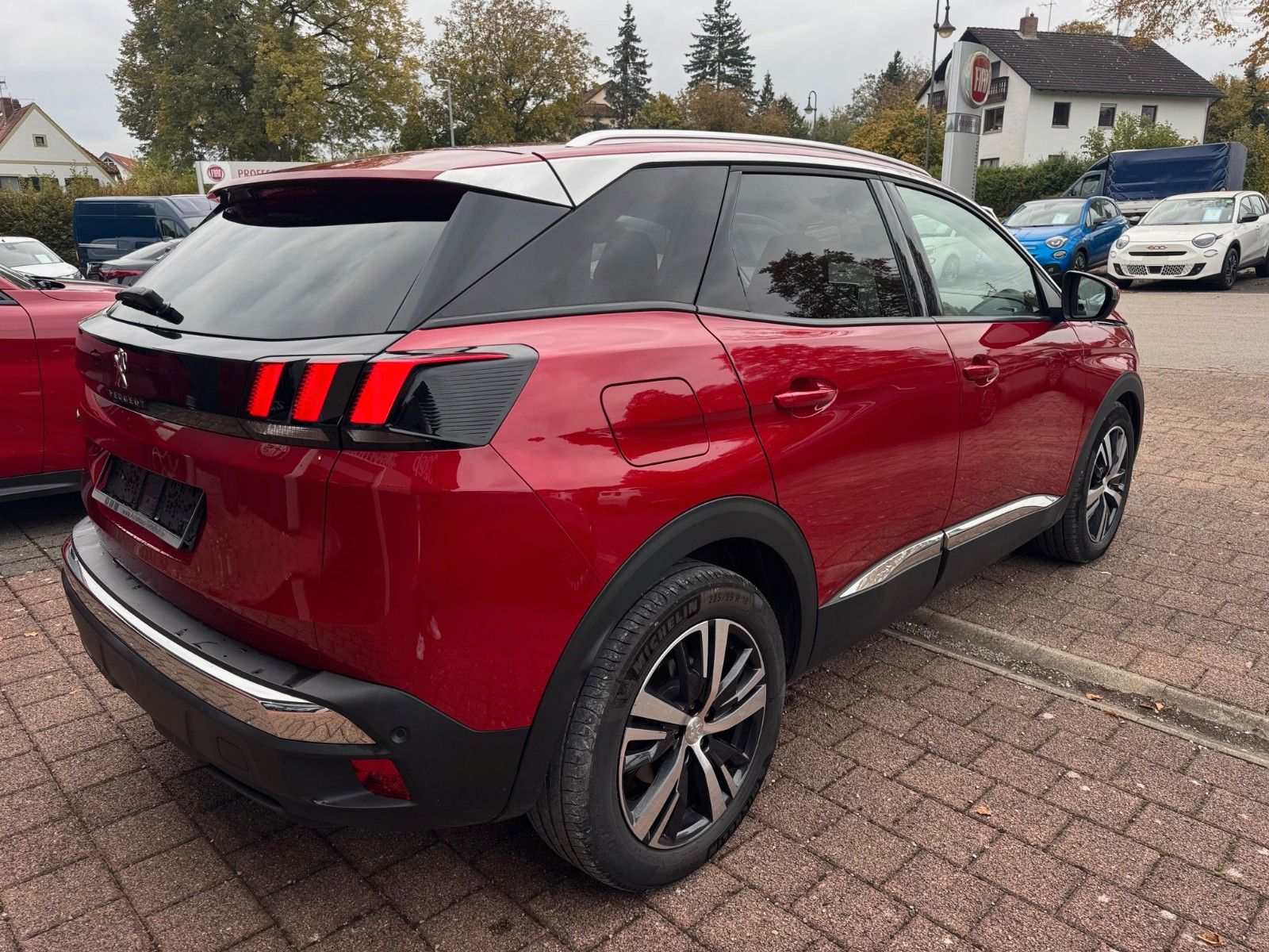 Fahrzeugabbildung Peugeot 3008 Allure 165PS Panorama Navigation Checkheft