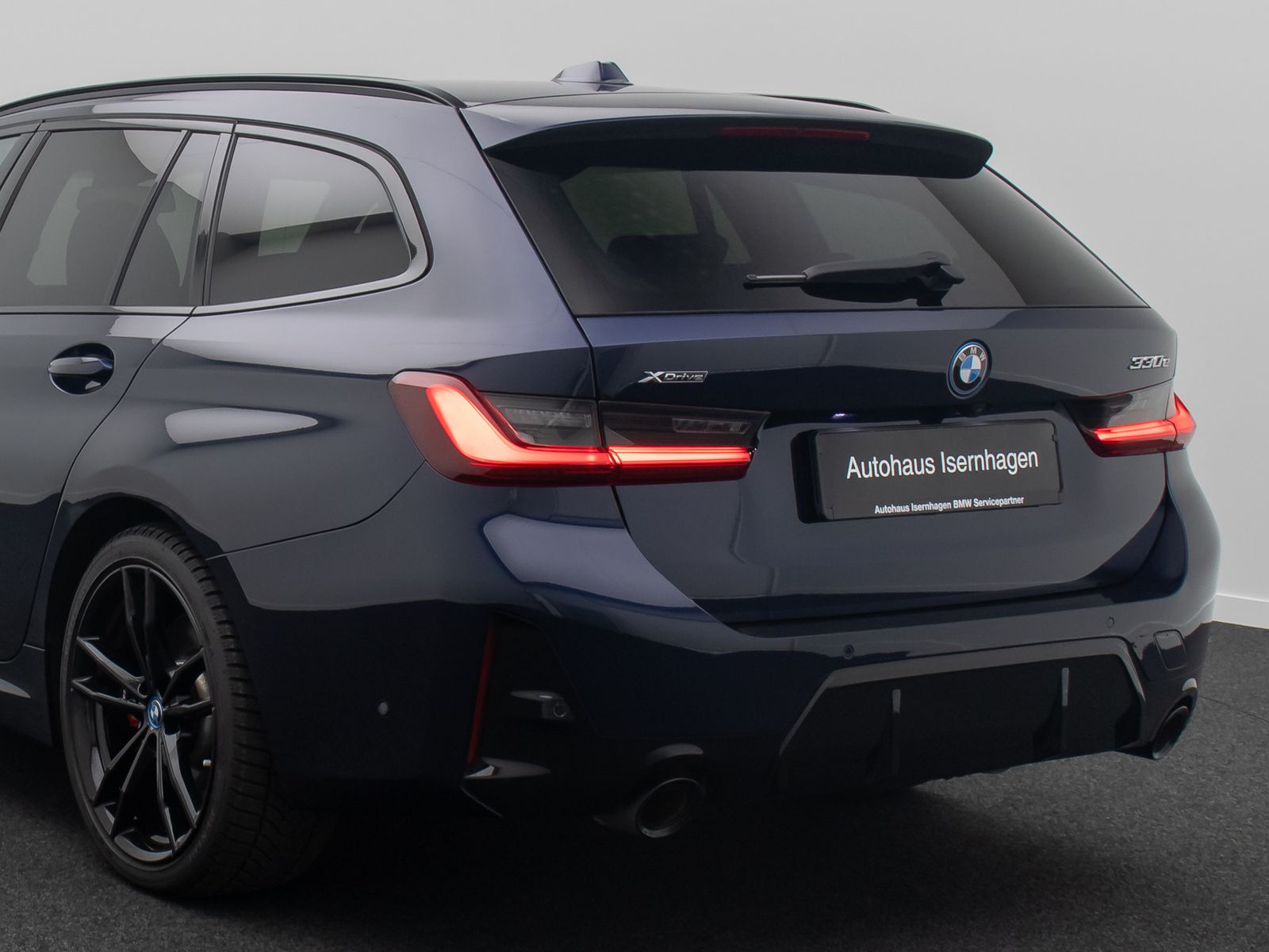 Fahrzeugabbildung BMW 330e xD M Sport H/K AHK HUD Kamera DAB Komfort