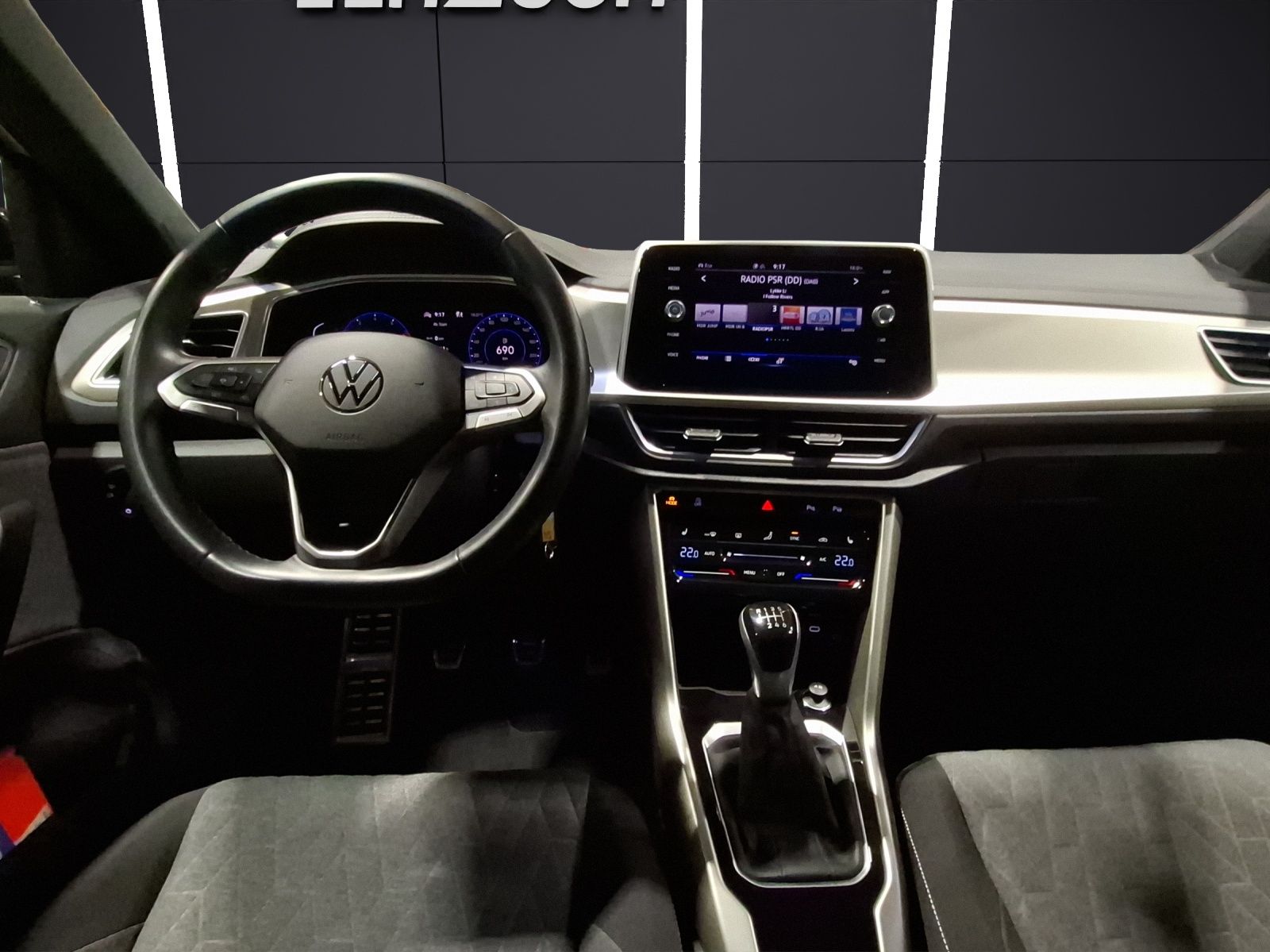 Fahrzeugabbildung Volkswagen T-Roc TSI Move Matrix ACC PDC Climatronic AID SH