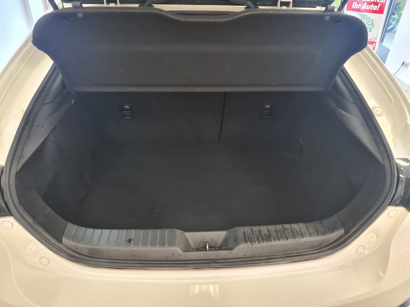 Fahrzeugabbildung Mazda 3 / NAVI / 1. Hand / 8-fach-bereift / BOSE