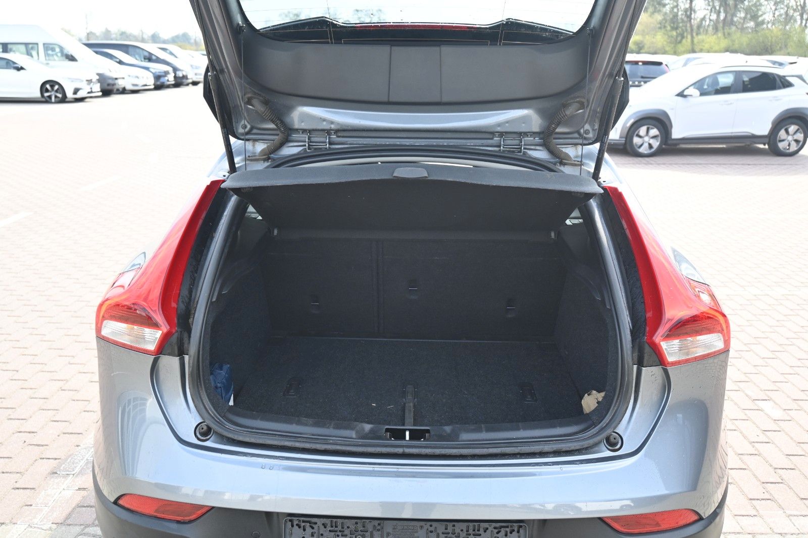 Fahrzeugabbildung Volvo V40 Cross Country D2 Momentum*Fahrass.Paket*RFK*