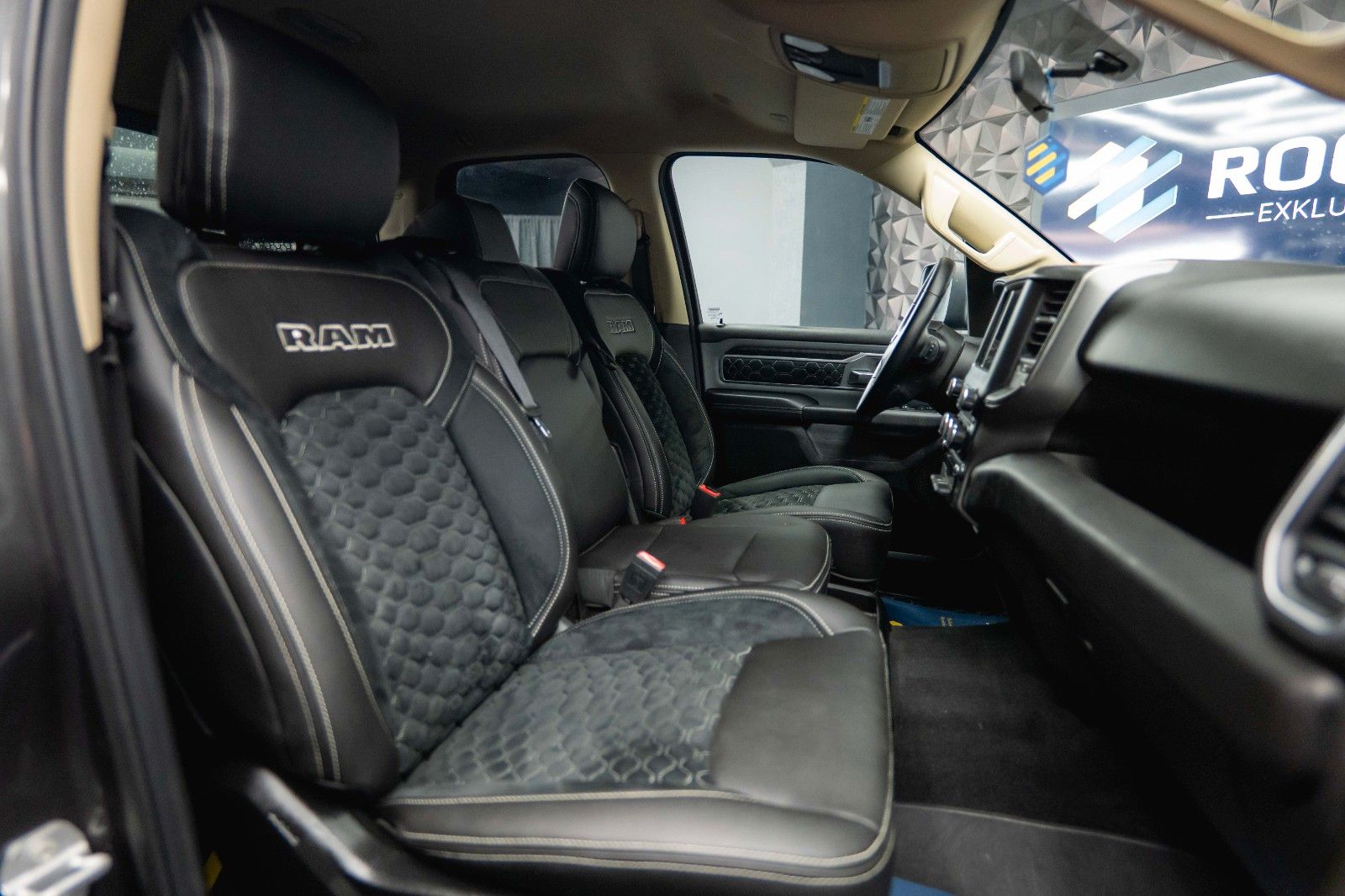 Fahrzeugabbildung Dodge RAM 5.7 V8 HEMI 4x4 OFFROAD LONGBED Limited LED