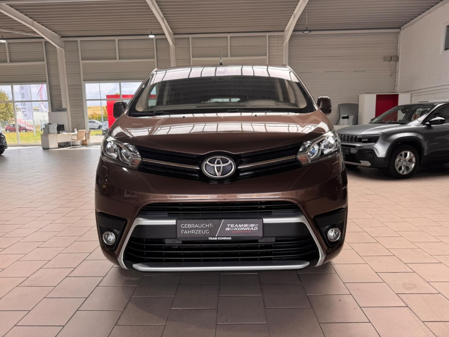 Toyota Proace Verso L2 Shuttle VERSO D4d 2.0 Bus Standh