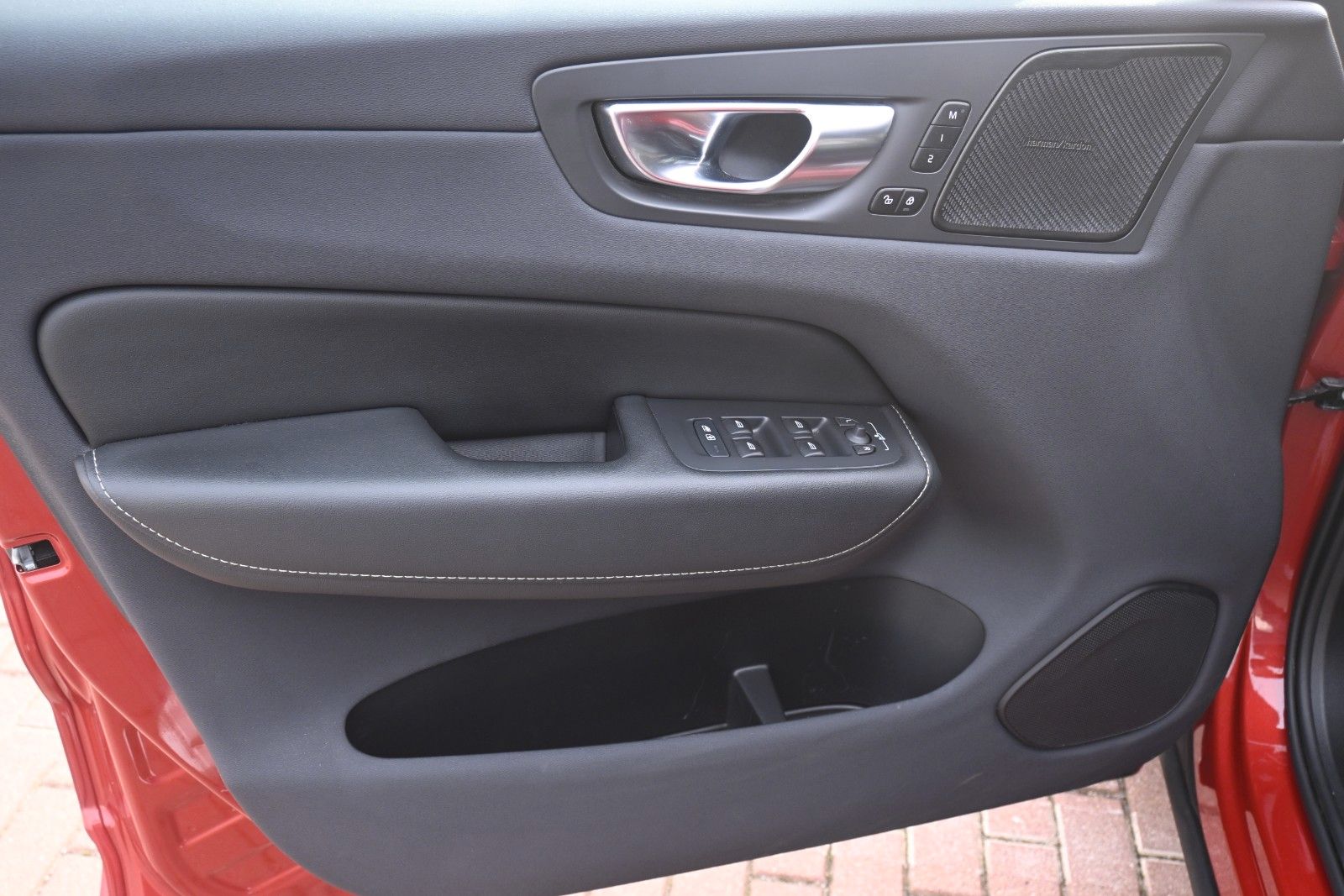 Fahrzeugabbildung Volvo XC60 T8 Ultimate Dark AWD*AHK*HUD*Pano*Massage*