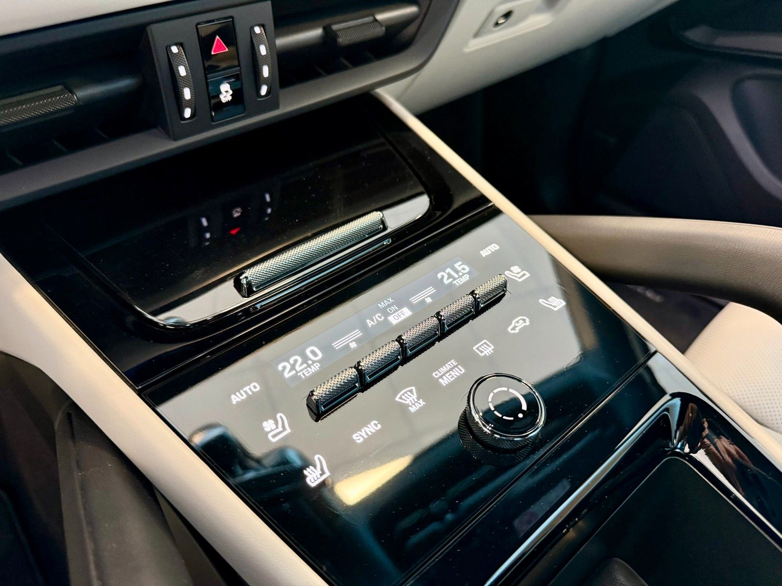Fahrzeugabbildung Porsche Cayenne S SportDesign/AHK/Luftfederung/ACC