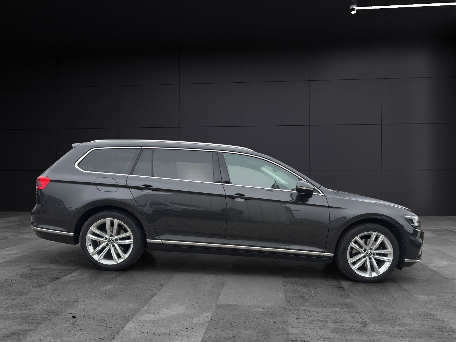 Fahrzeugabbildung Volkswagen Passat Variant TSI Elegance DSG Navi ACC RFK AID